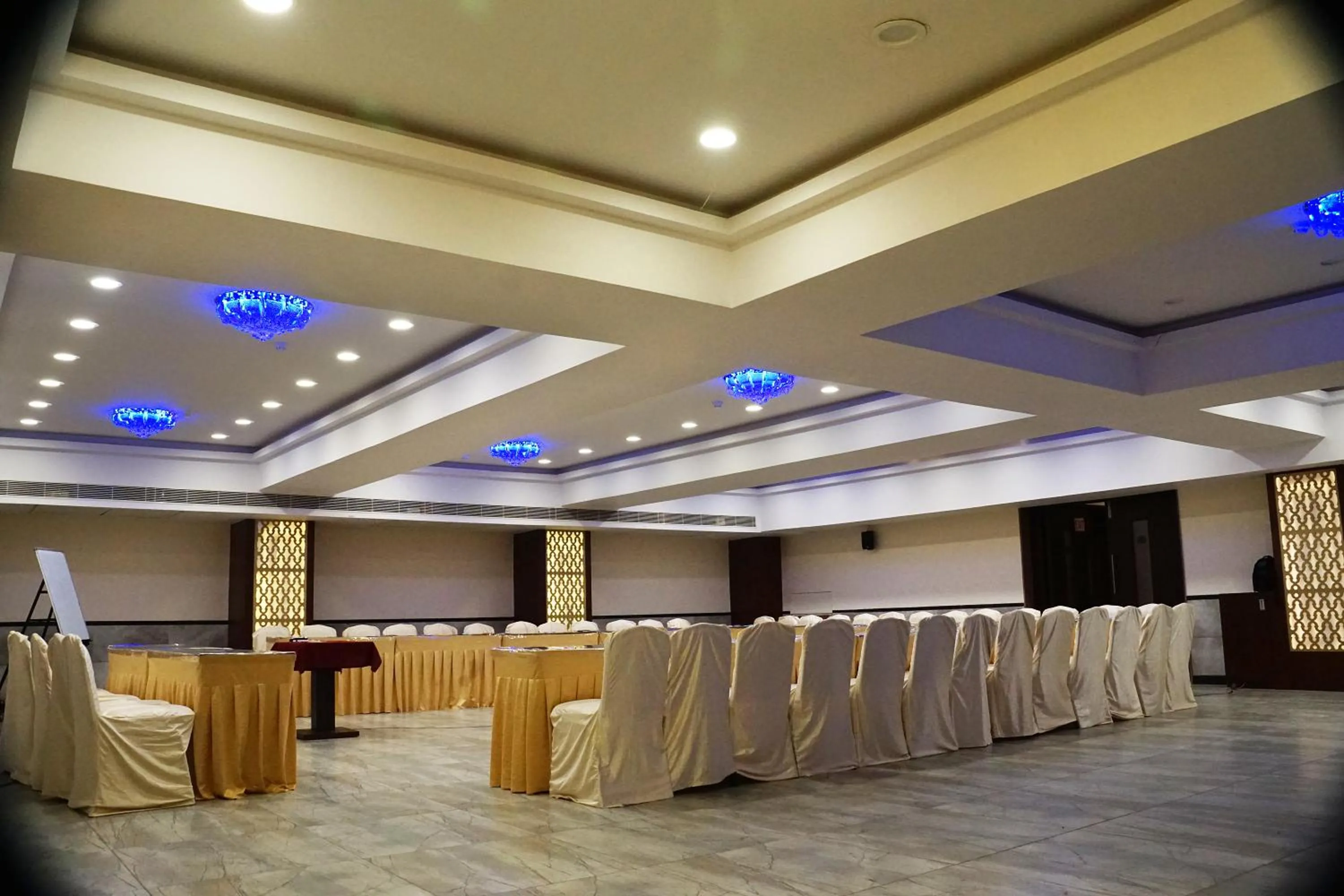 Business facilities in SilverCloud Hotel and Banquets