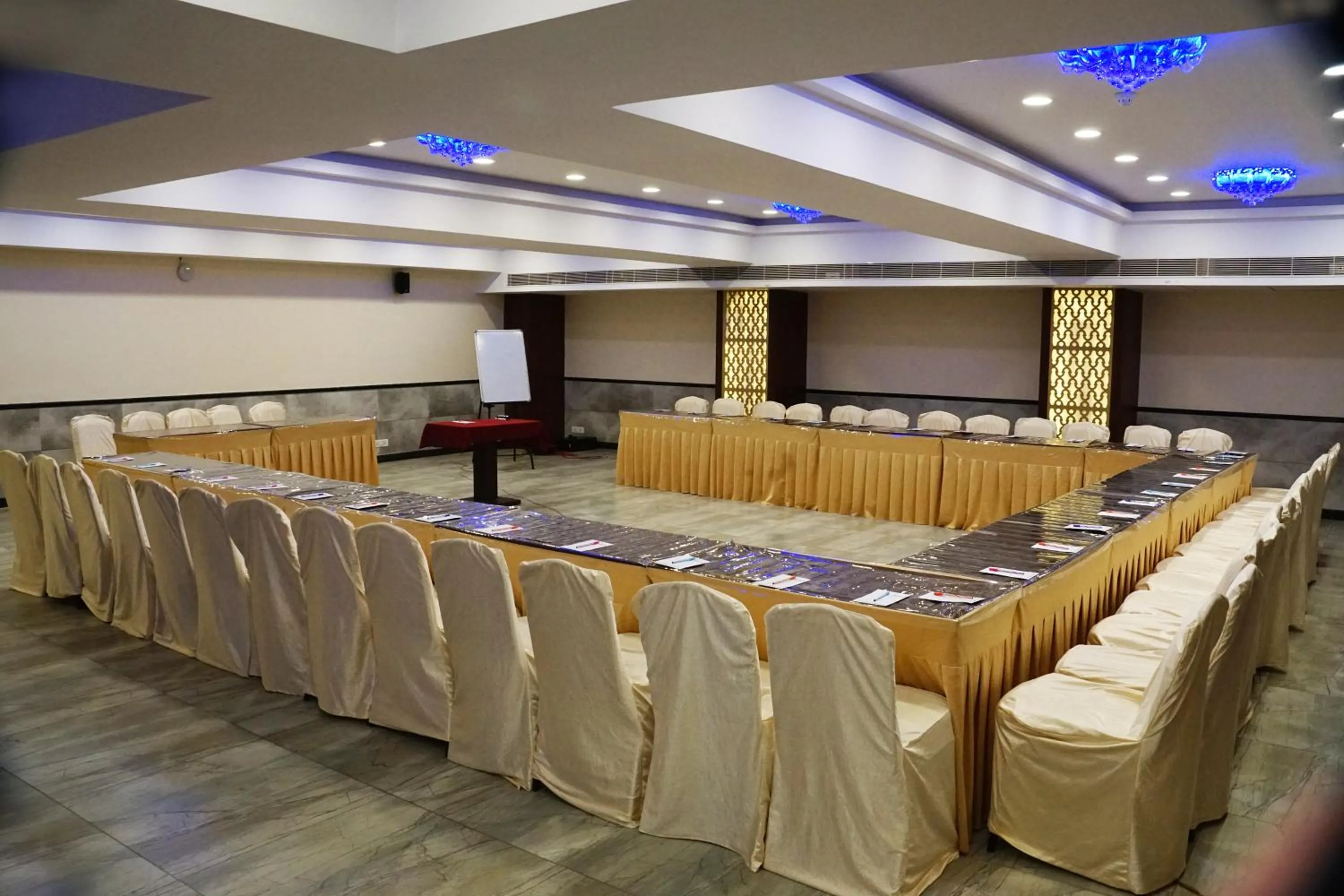 Business facilities in SilverCloud Hotel and Banquets