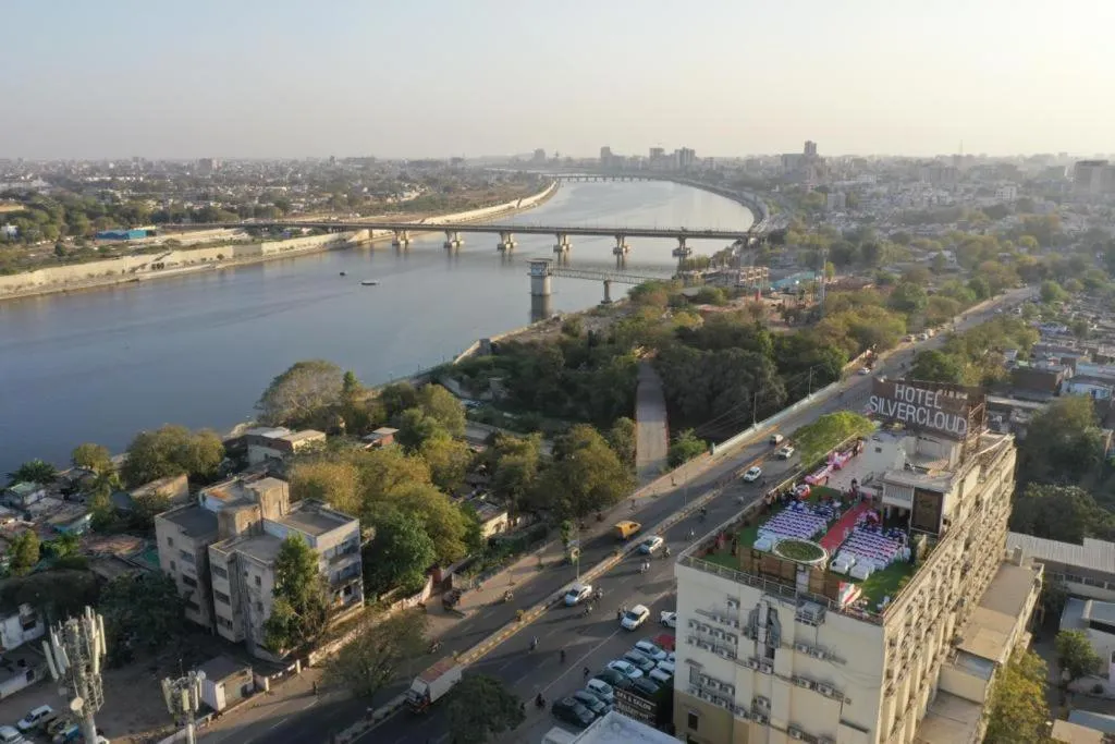 Day in SilverCloud Hotel and Banquets