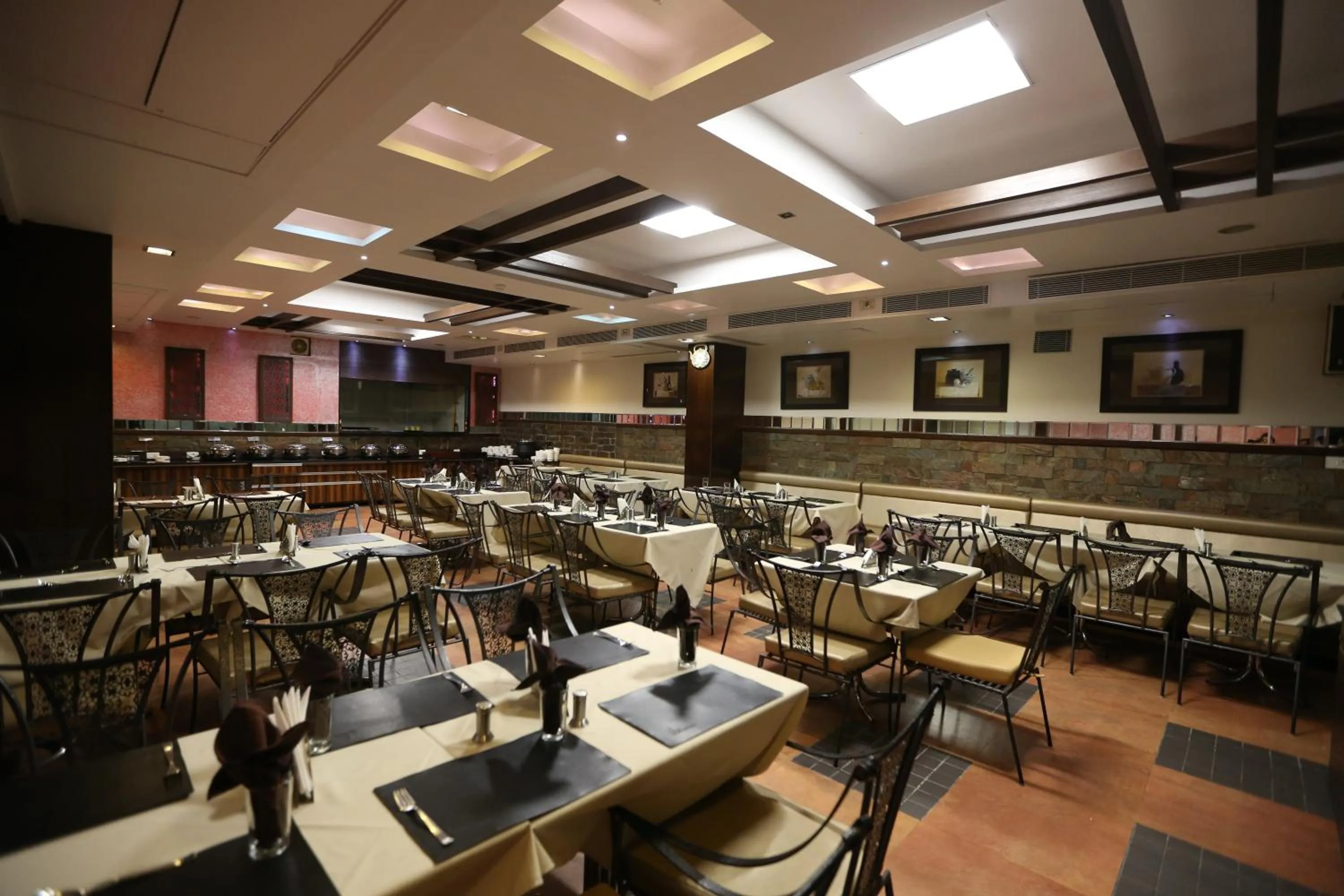 Breakfast in SilverCloud Hotel and Banquets