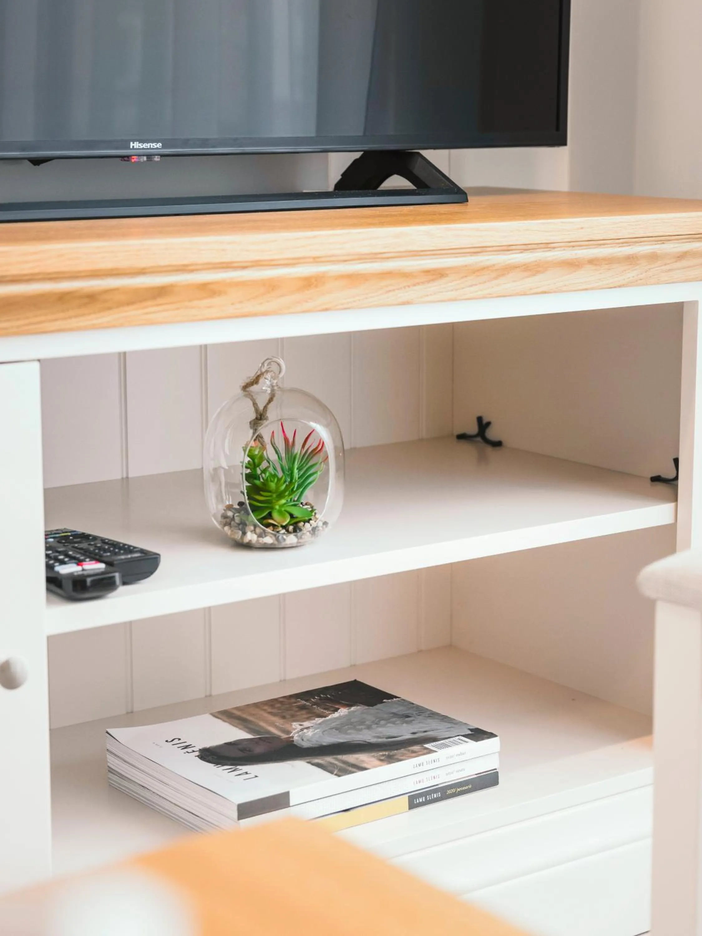 TV and multimedia in J14A I Rooms & Apartments AUTOMATED SELF CHECK-IN