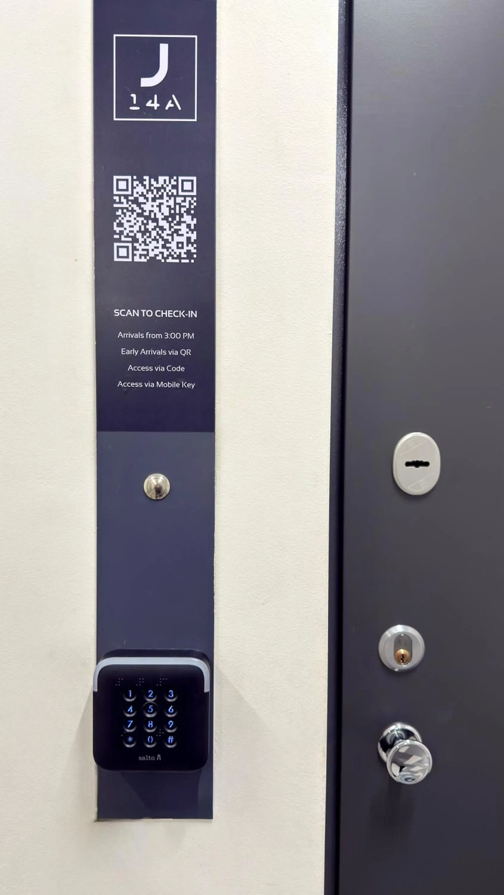 Property building in J14A I Rooms & Apartments AUTOMATED SELF CHECK-IN