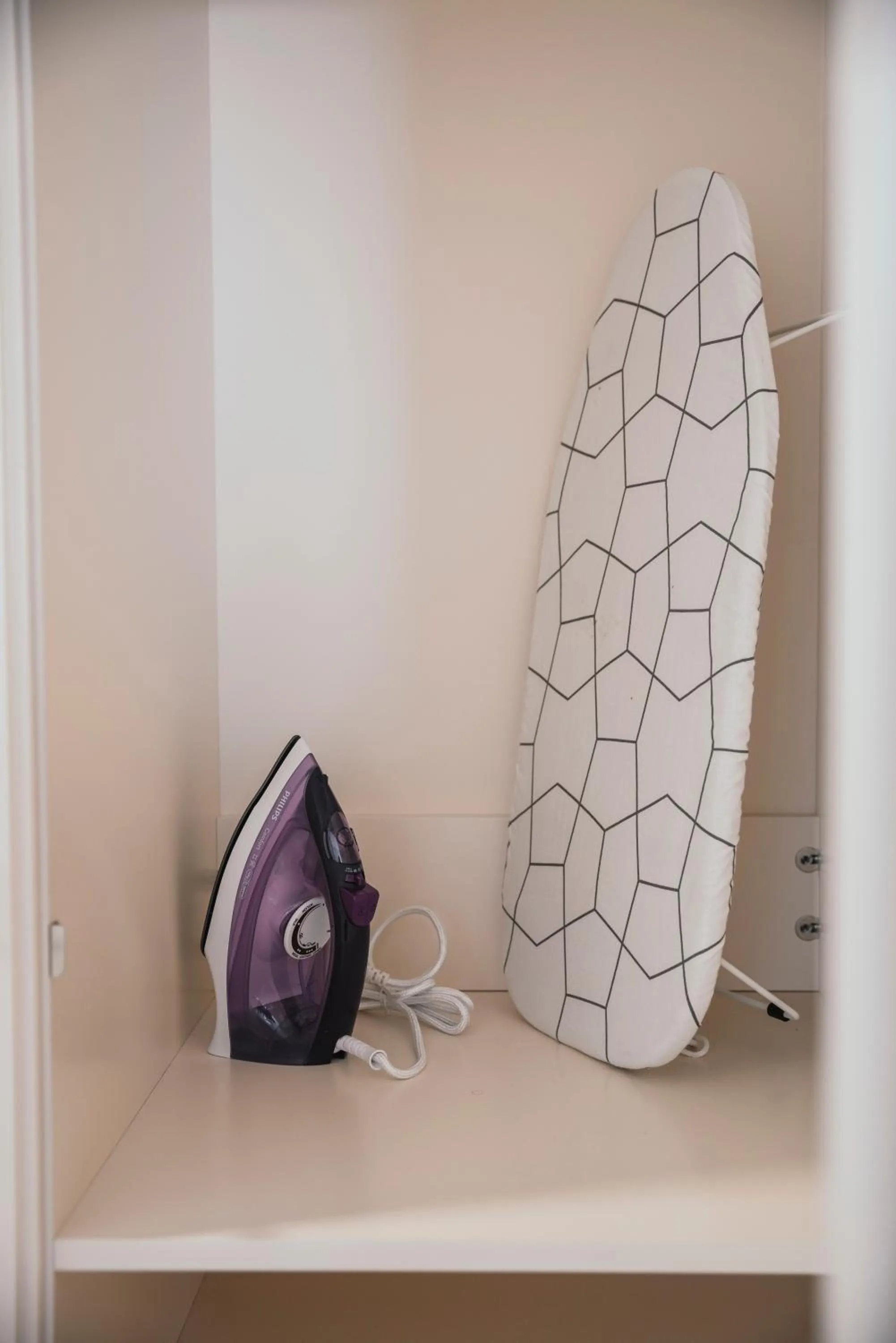 flat iron in J14A I Rooms & Apartments AUTOMATED SELF CHECK-IN