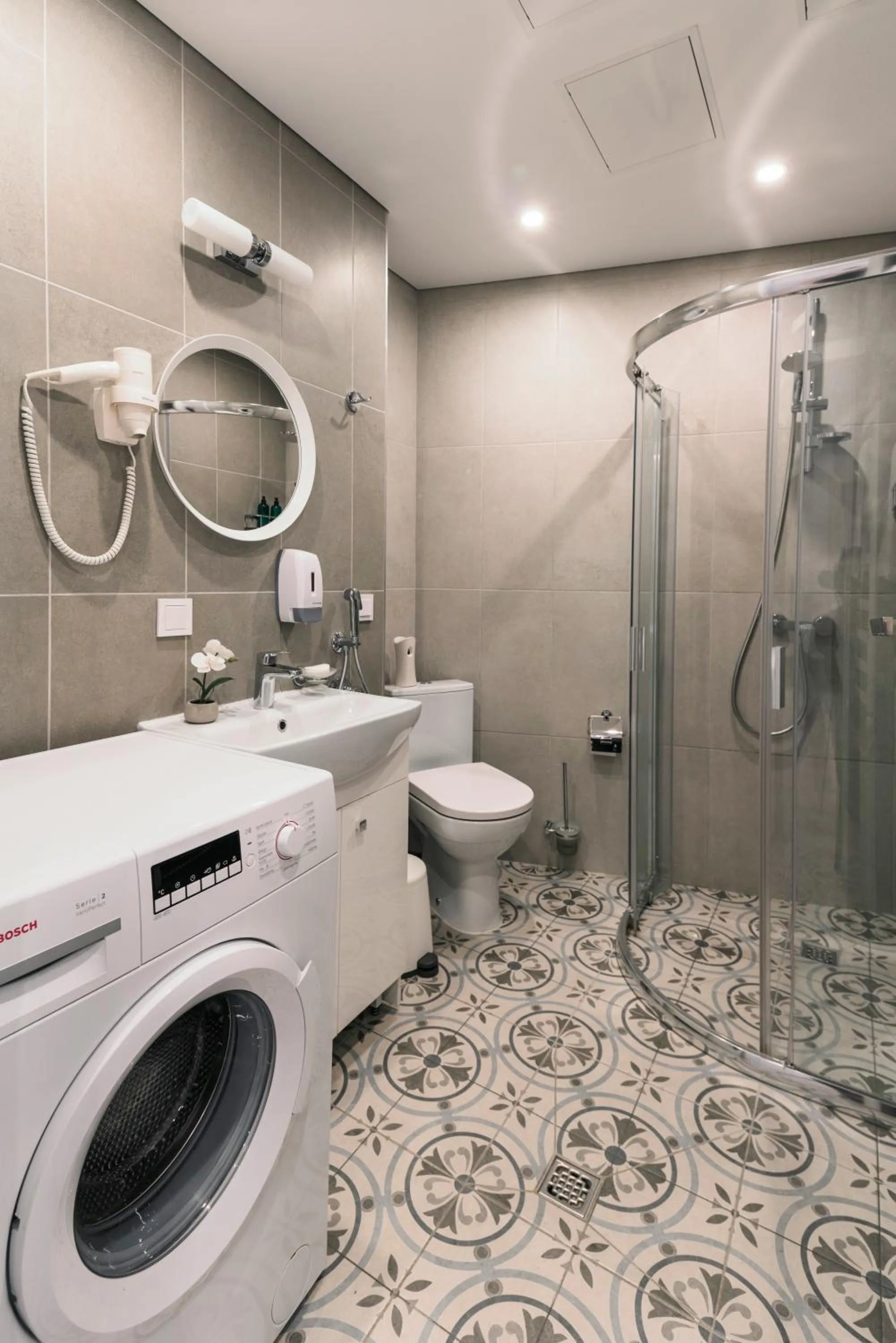 Shower in J14A I Rooms & Apartments AUTOMATED SELF CHECK-IN