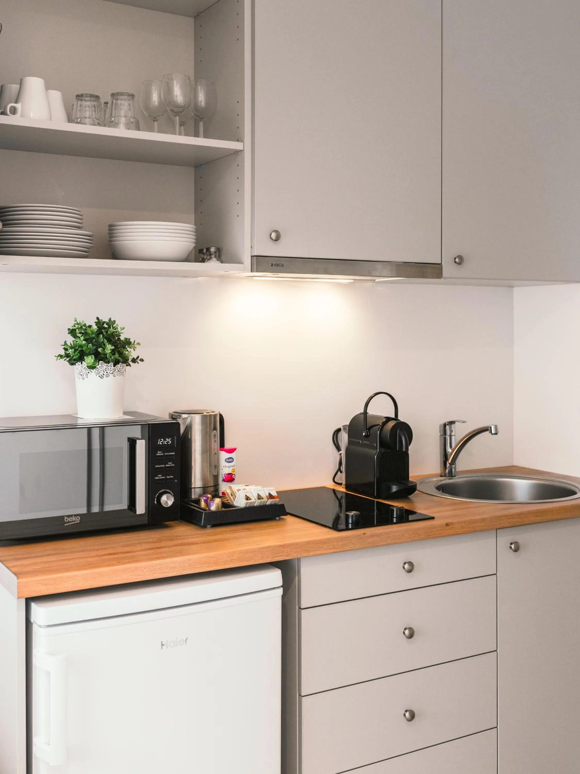 Coffee/tea facilities in J14A I Rooms & Apartments AUTOMATED SELF CHECK-IN