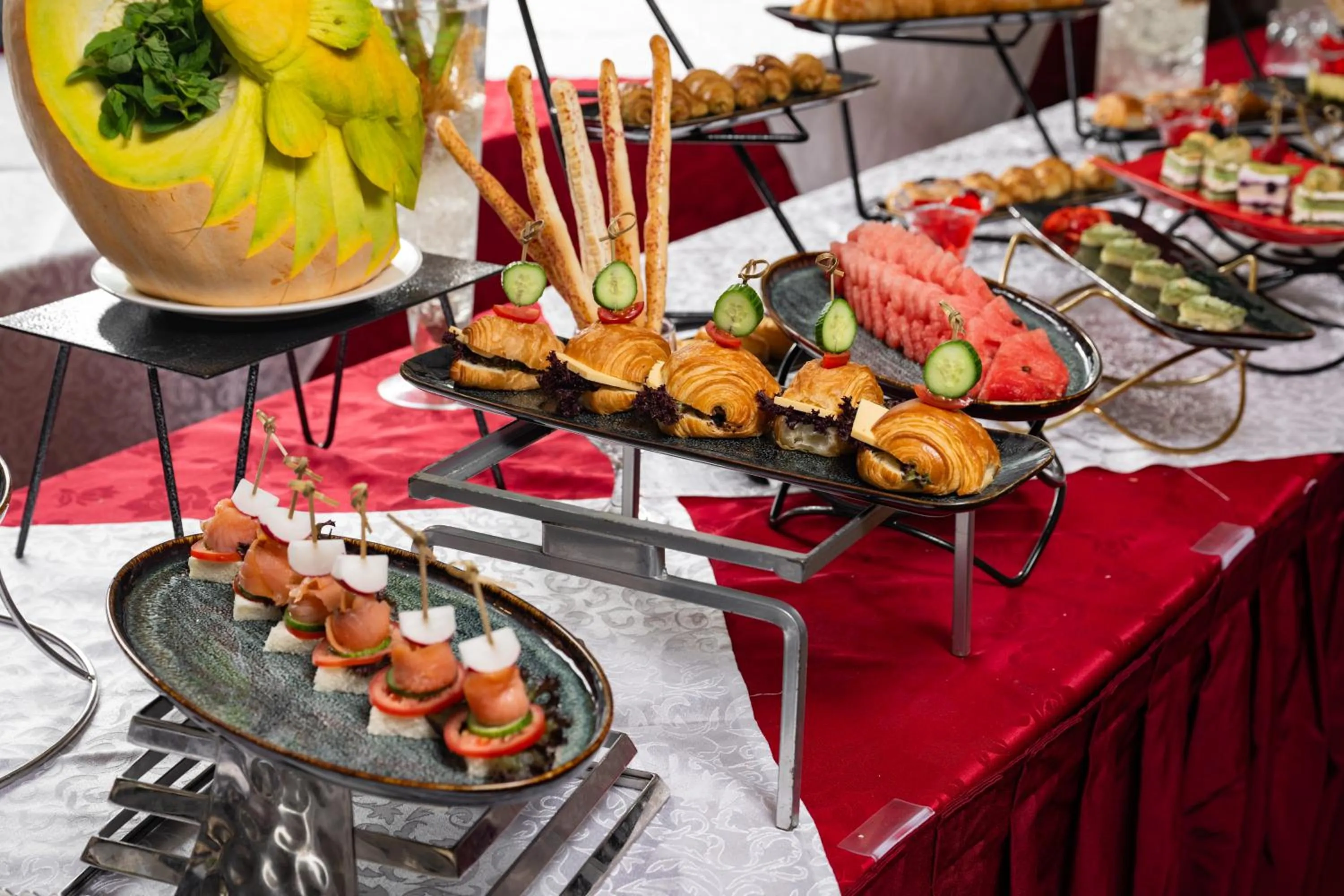 Restaurant/places to eat in Taiba Madinah Hotel