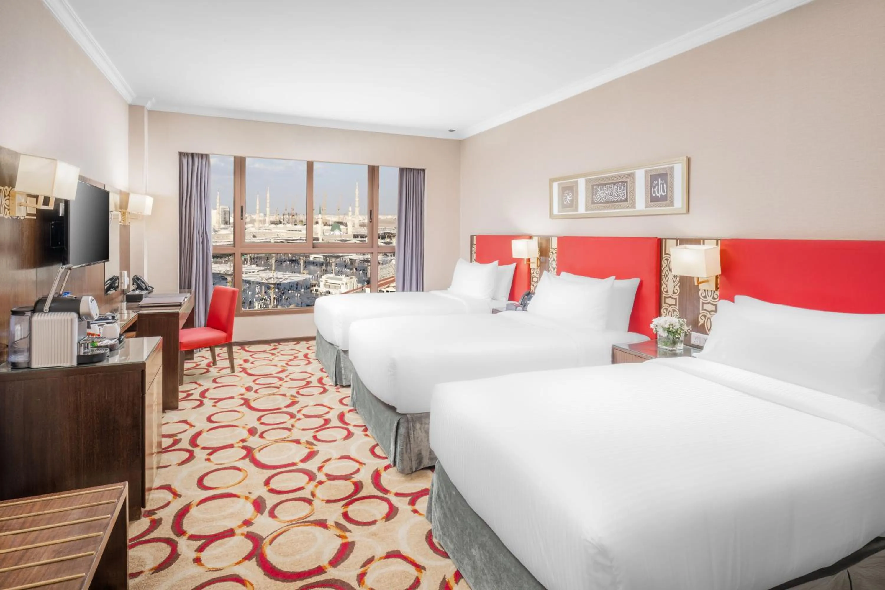 Bedroom, Bed in Taiba Madinah Hotel