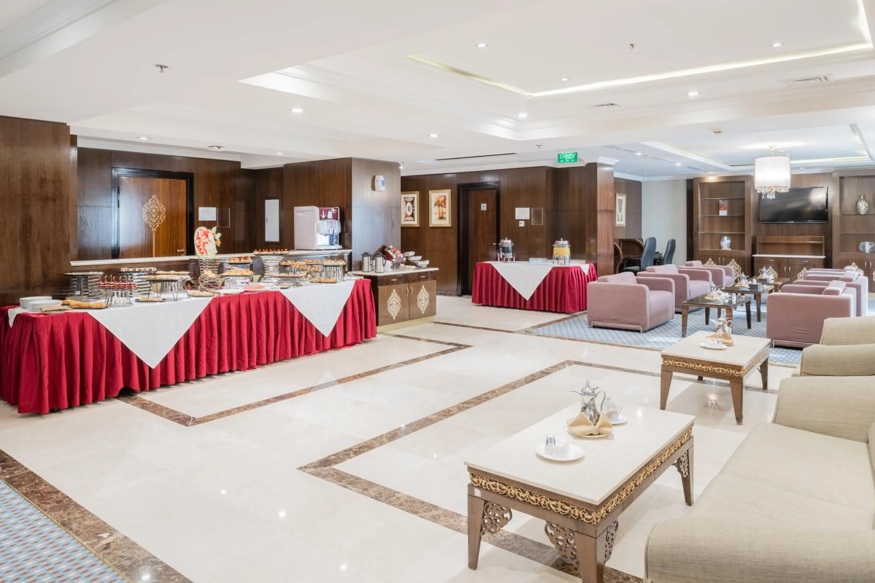 Lounge or bar in Taiba Madinah Hotel
