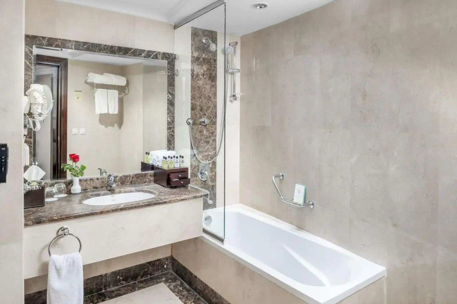 Executive Room Twin bed, City View in Taiba Madinah Hotel Executive Room Twin bed, City View in Taiba Madinah Hotel