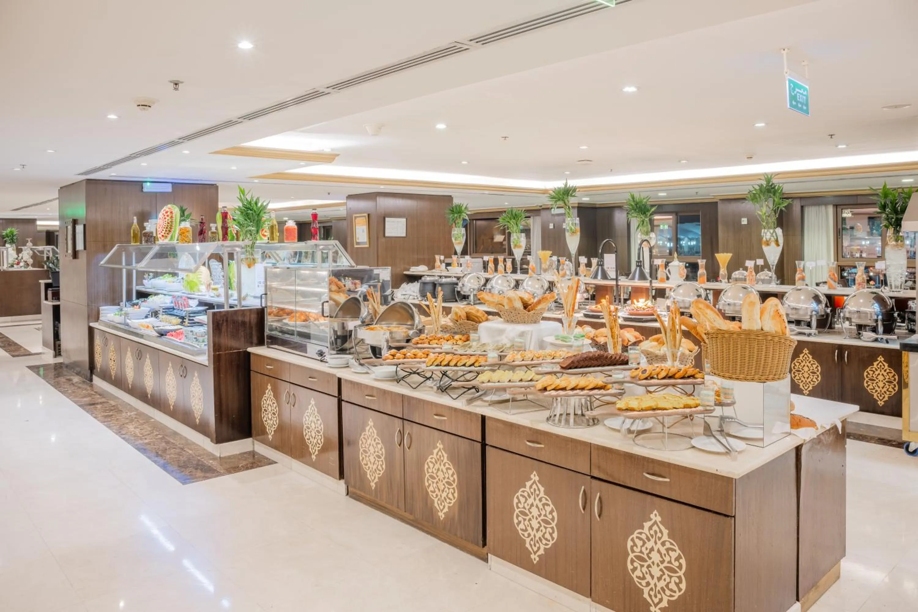 Restaurant/places to eat in Taiba Madinah Hotel