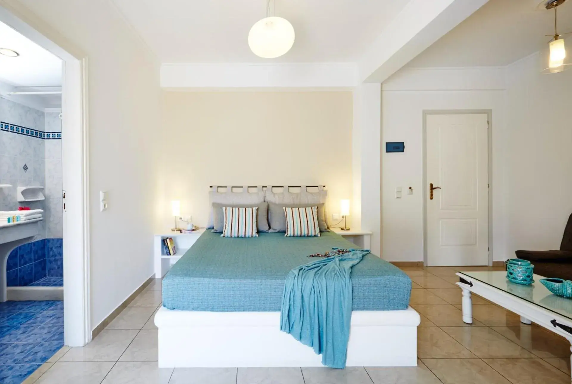 Deluxe Double Room with Outdoor Jetted Tub in Hermes Hotel Deluxe Double Room with Outdoor Jetted Tub in Hermes Hotel