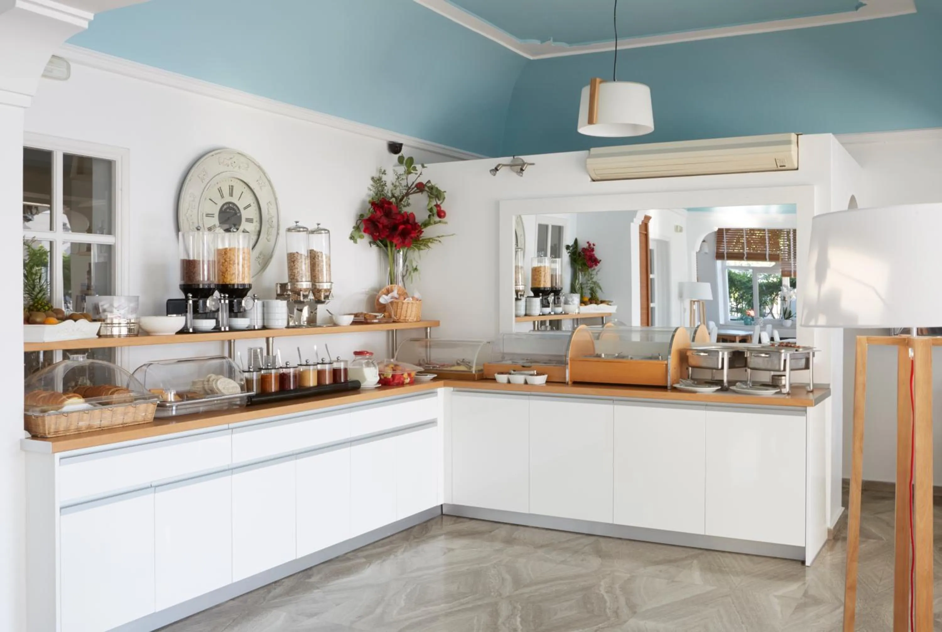 Restaurant/places to eat in Hermes Hotel