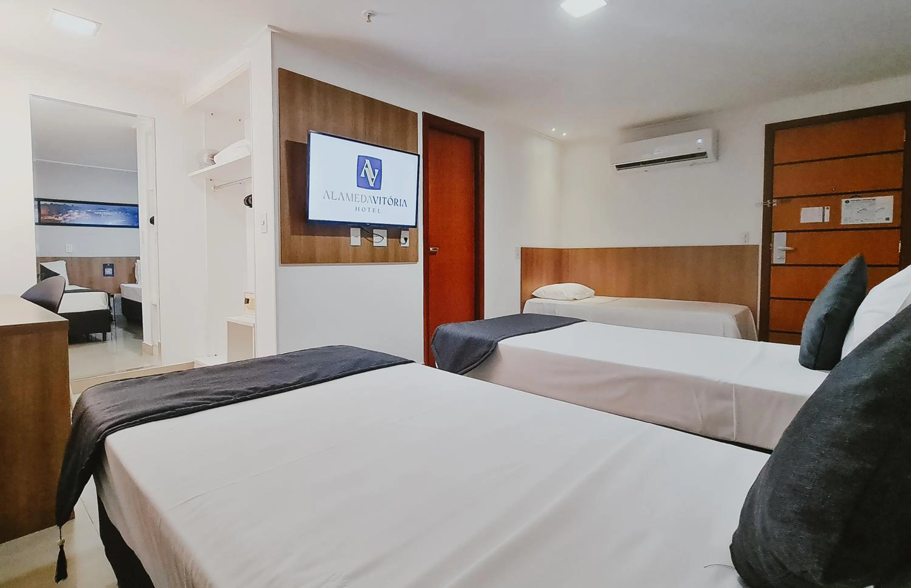 TV and multimedia, Bed in Alameda Vitória Hotel