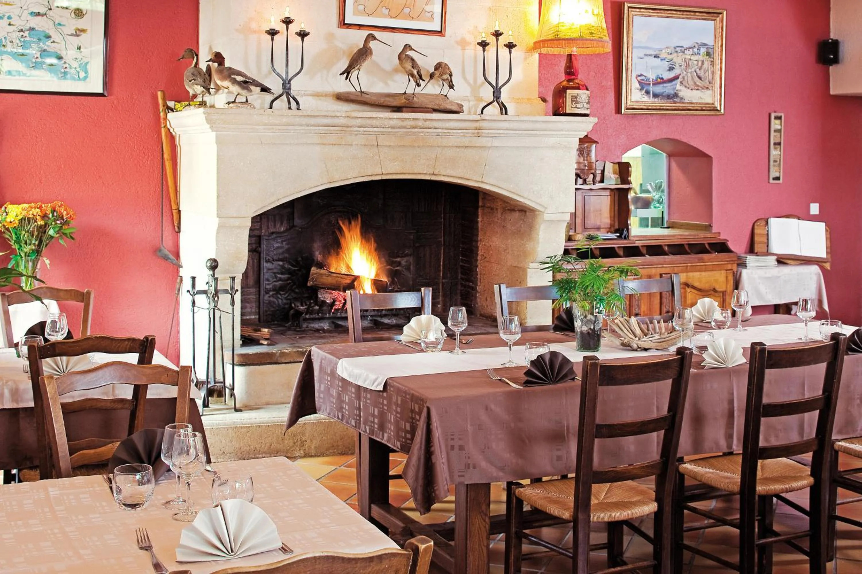 Restaurant/places to eat in Logis Hotel Restaurant Le Flamant Rose camargue