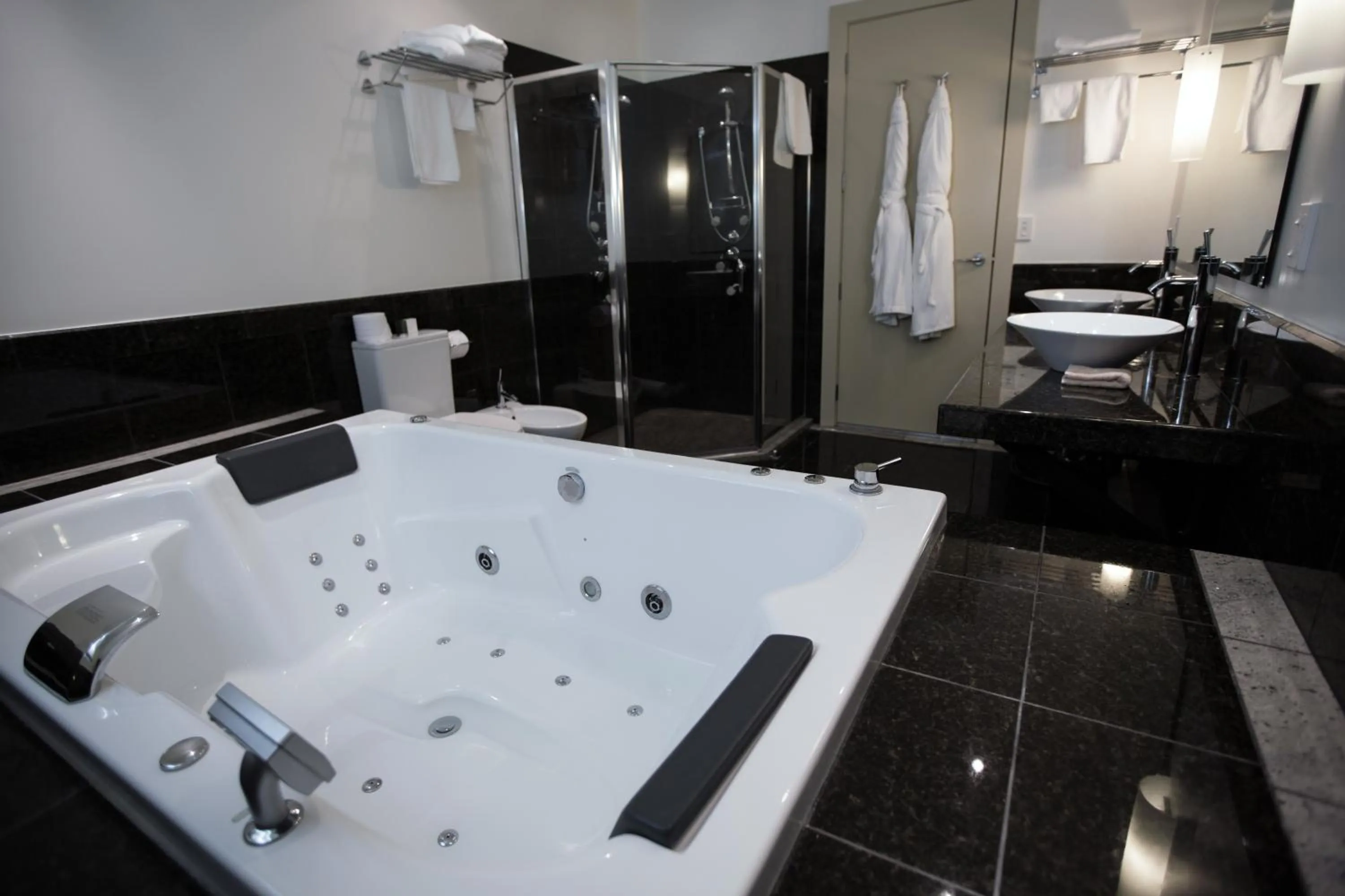 Shower in Braemar Lodge And Spa