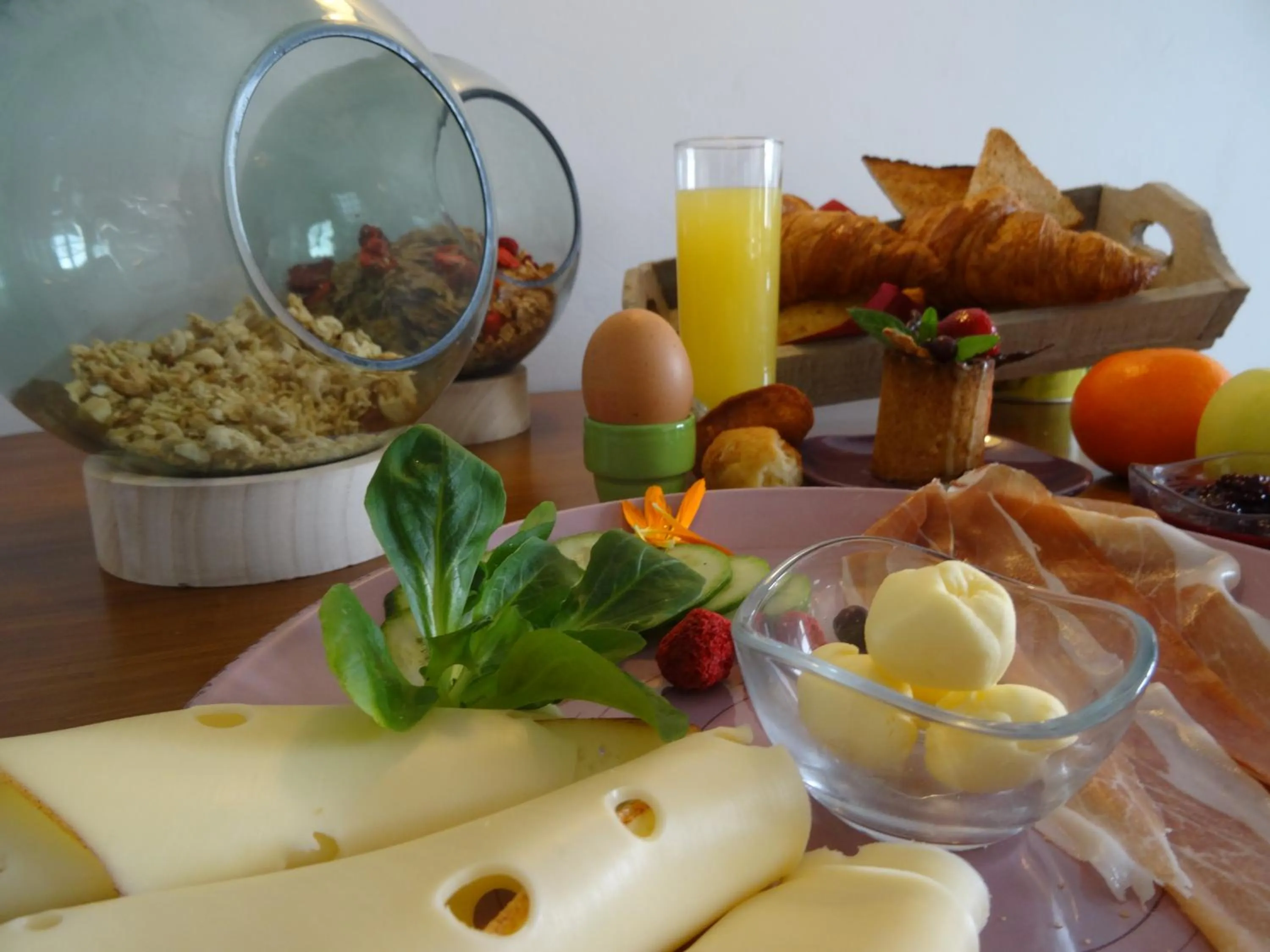 Buffet breakfast in Auberge BonBeauJoli