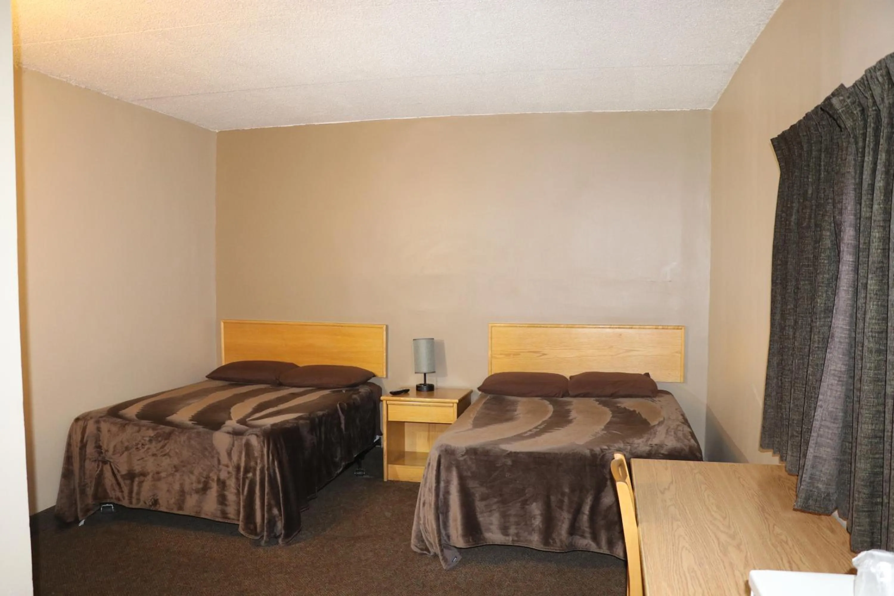 Bed in Nights Inn Motel