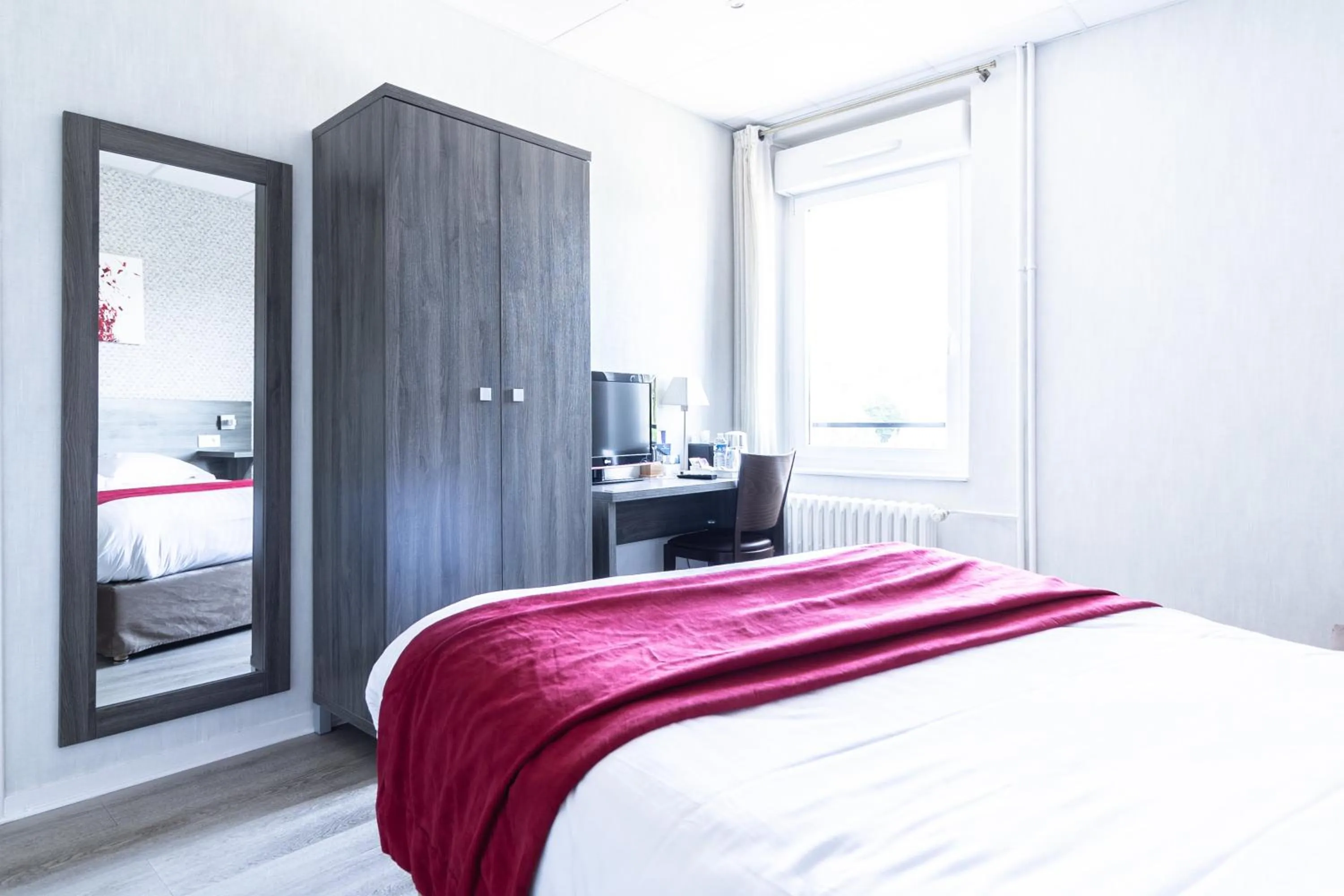 Bedroom, Bed in Hôtel De La Plage