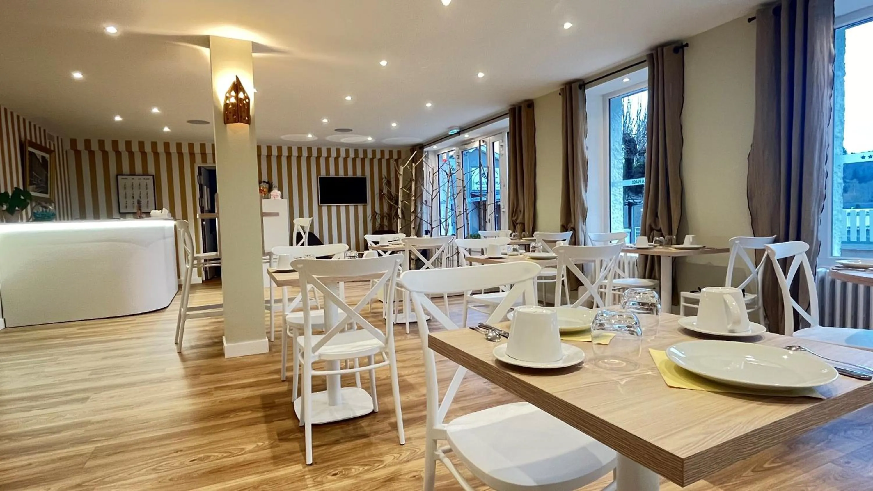 Restaurant/places to eat in Hôtel De La Plage