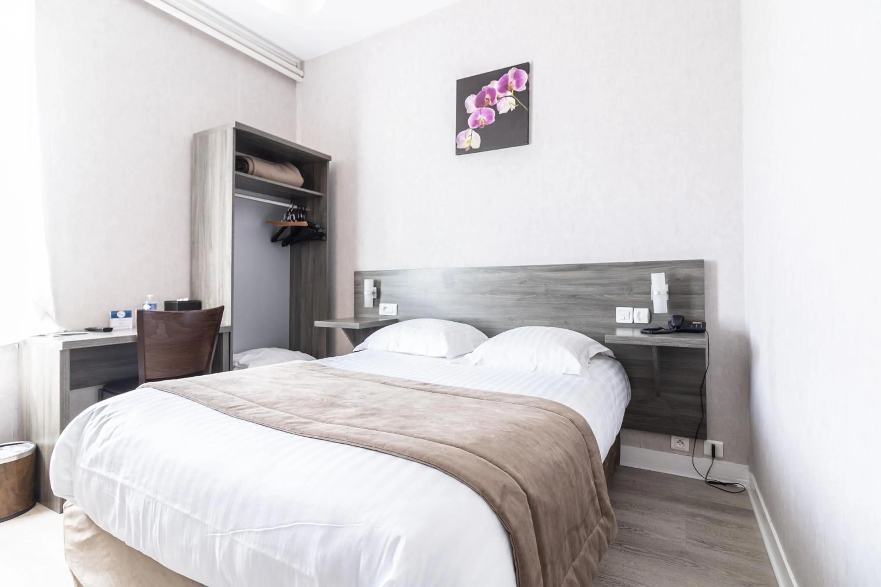 Bedroom, Bed in Hôtel De La Plage