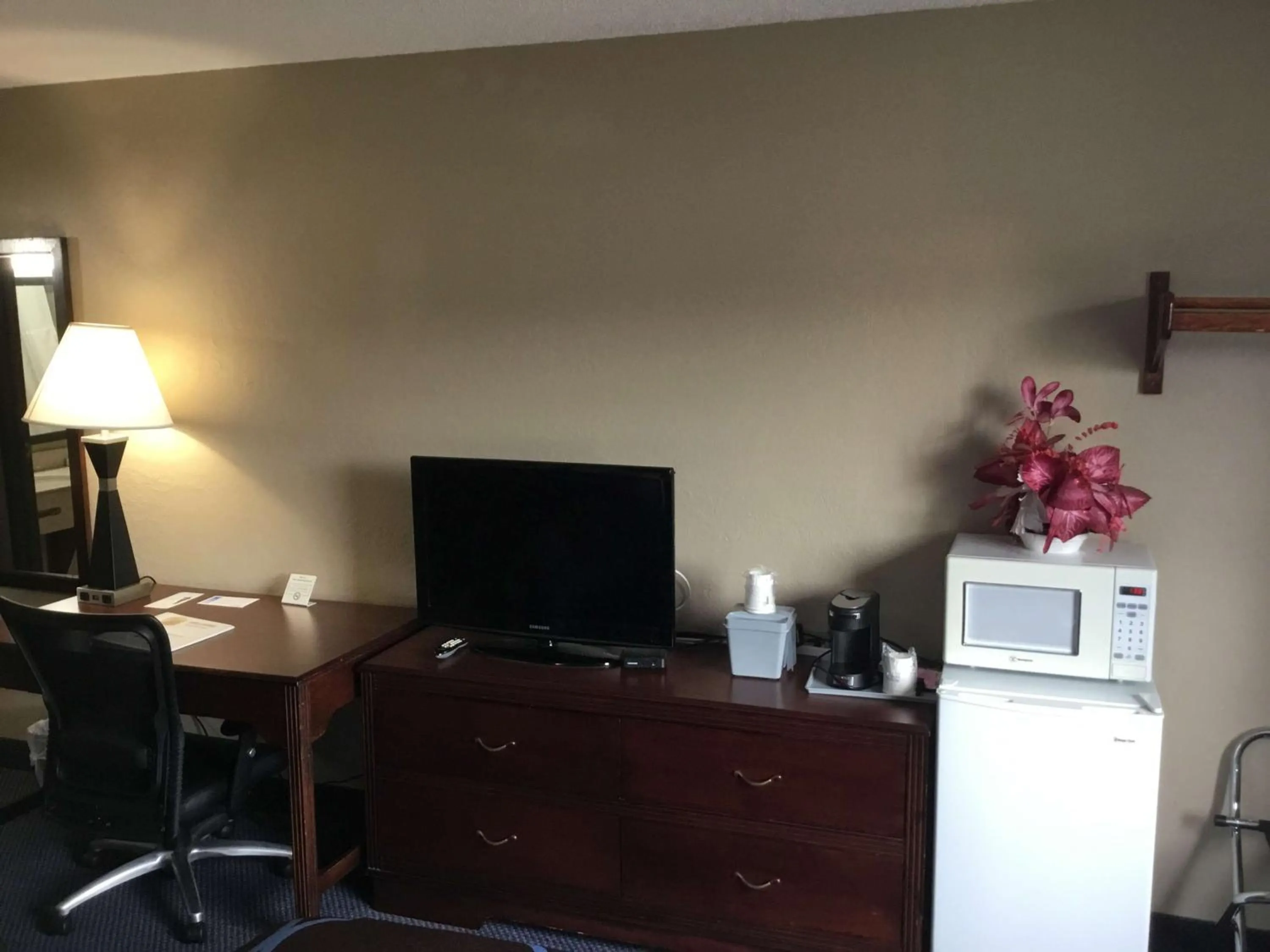 Photo of the whole room, TV/Entertainment Center in Super 8 by Wyndham Gardner