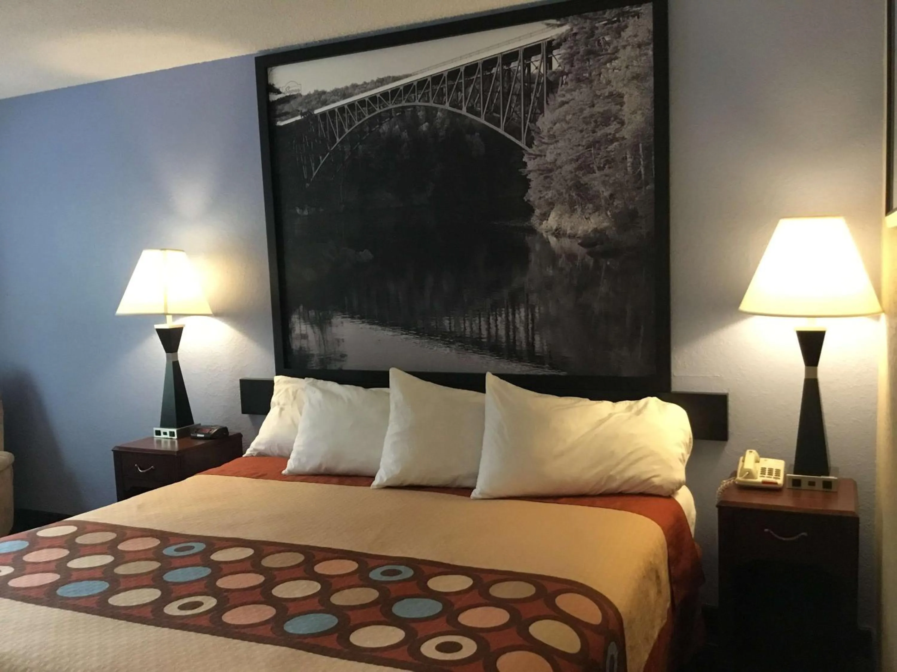 Photo of the whole room in Super 8 by Wyndham Gardner