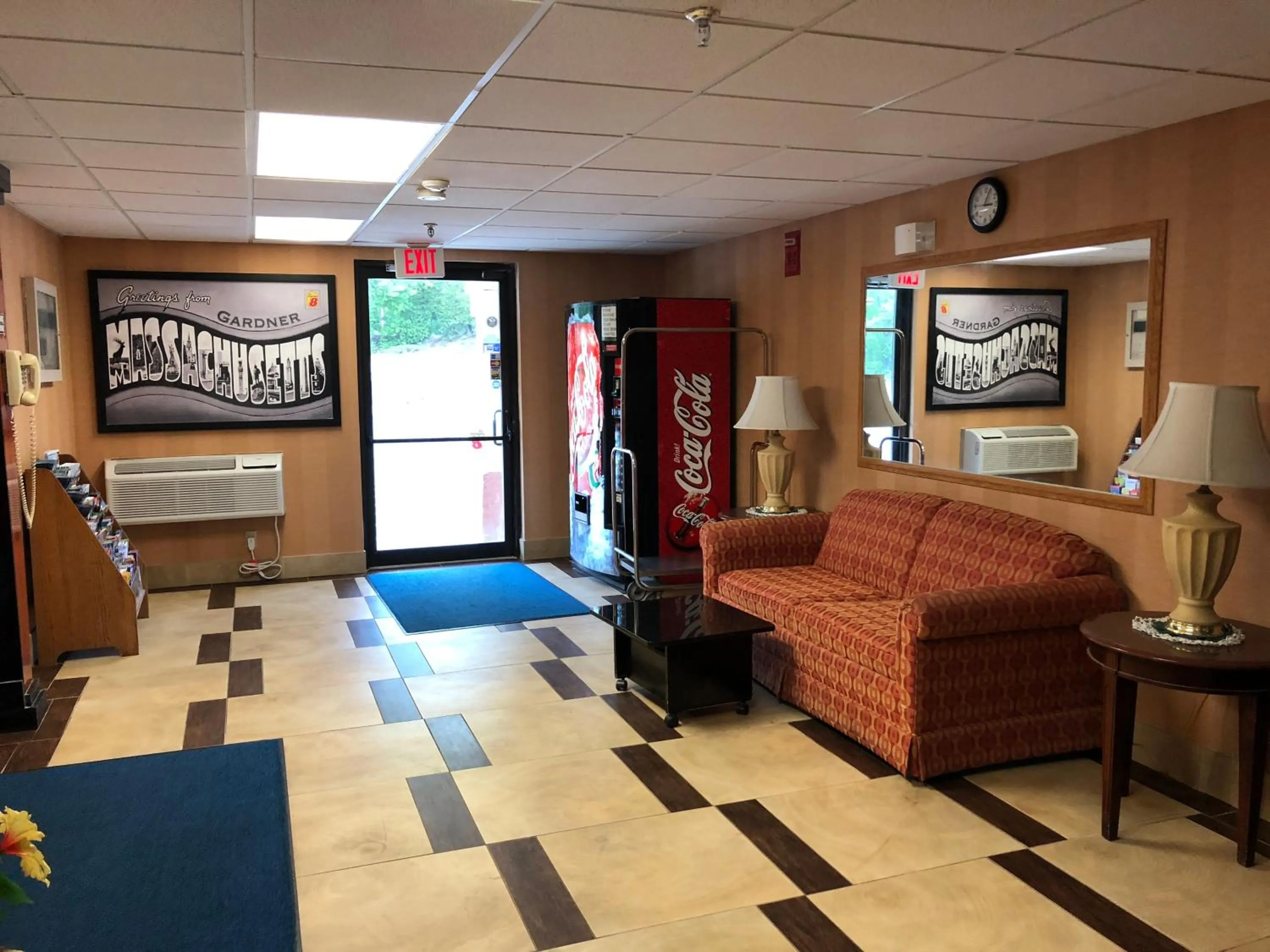 Lobby or reception in Super 8 by Wyndham Gardner