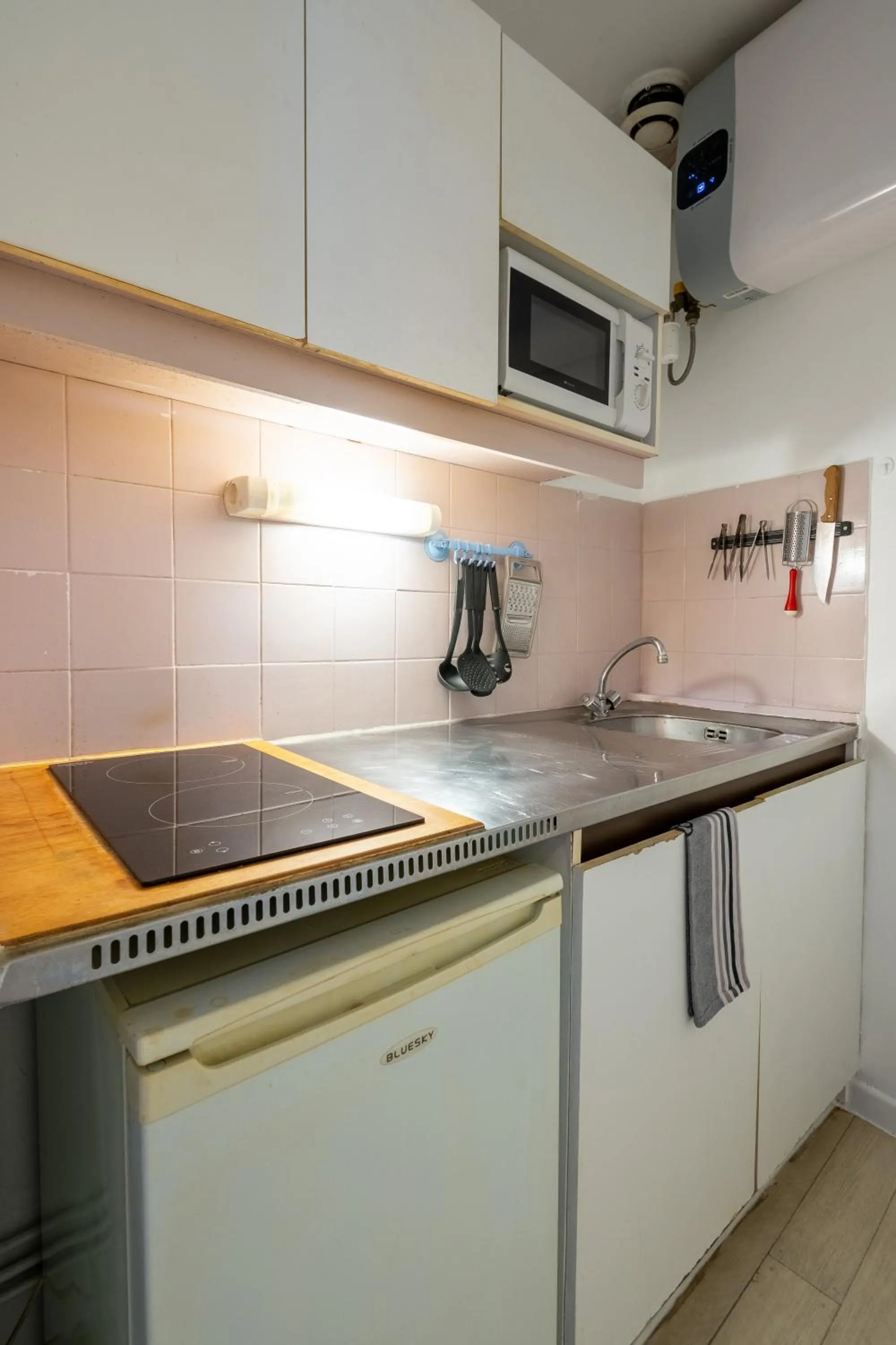 kitchen in Résidence Meublée Services