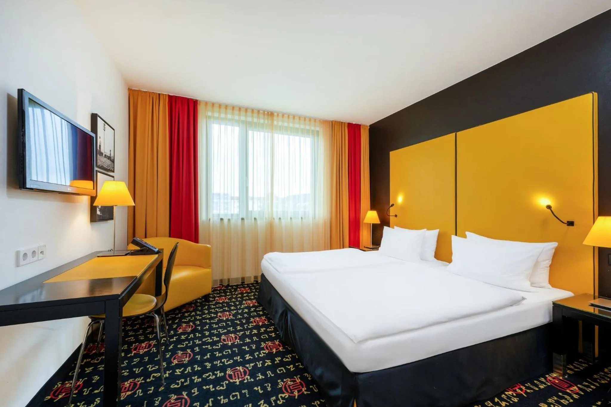 Photo of the whole room, Bed in Holiday Inn Munich - Westpark by IHG