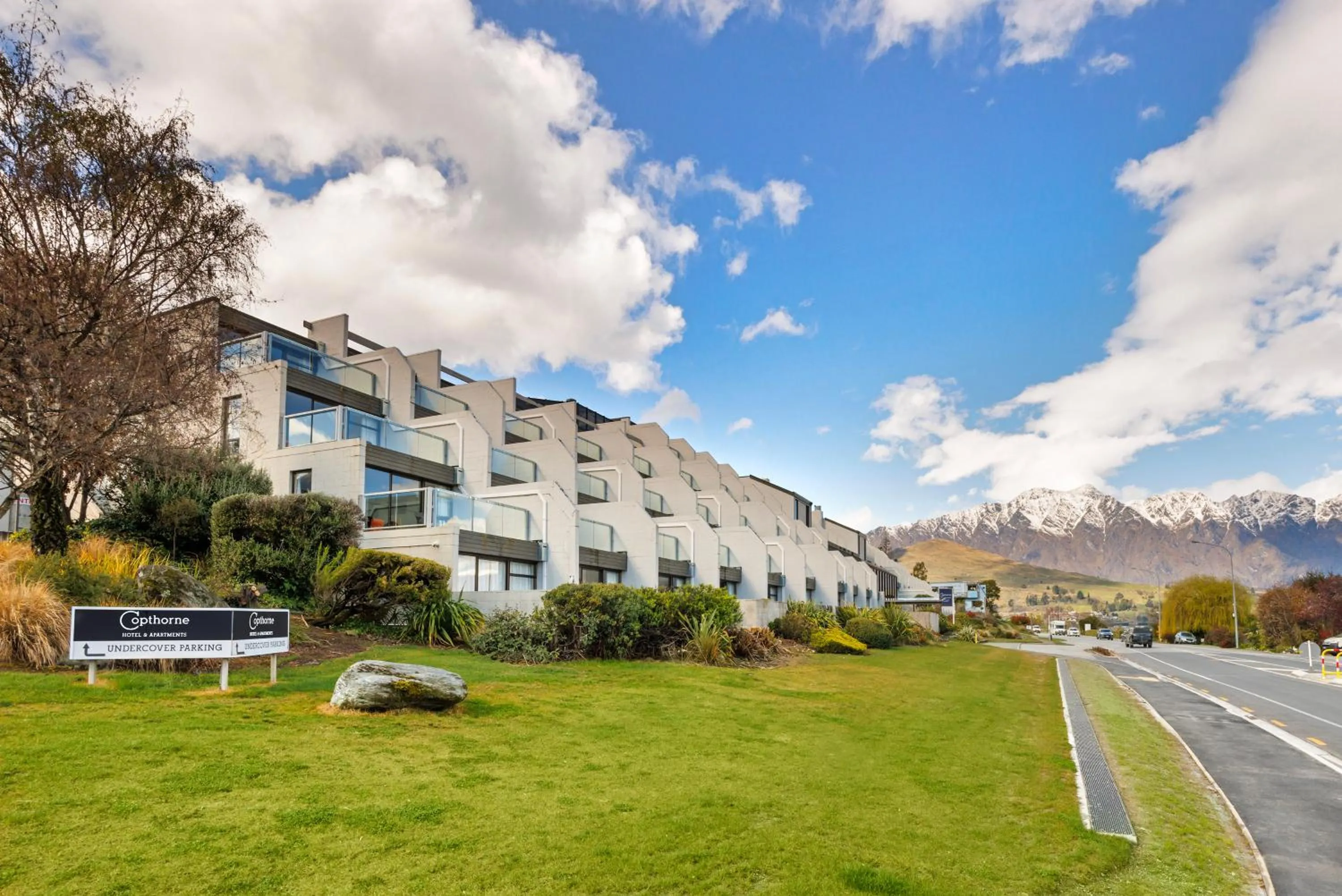 Property building in Copthorne Hotel & Apartments Queenstown Lakeview