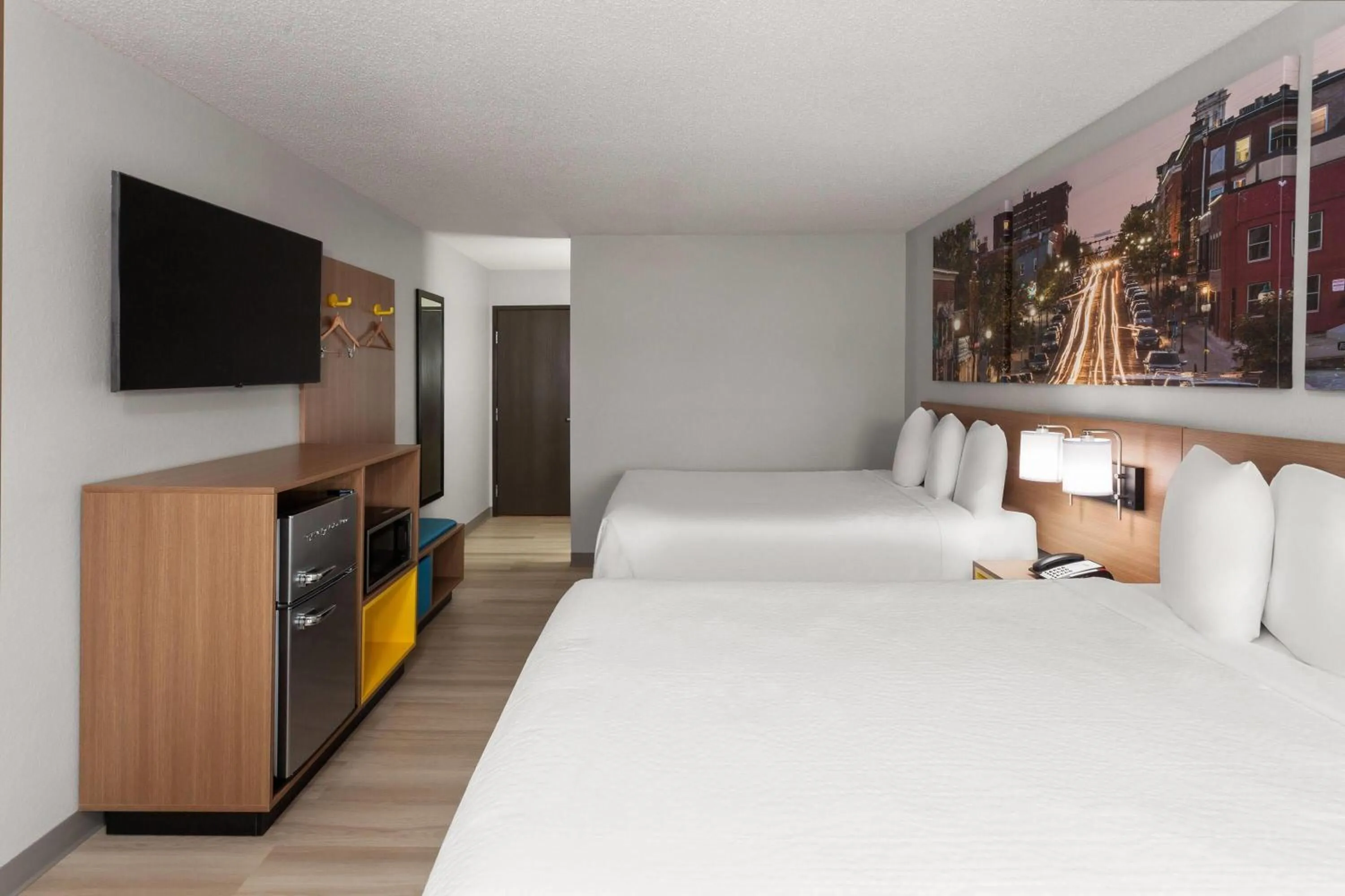 Photo of the whole room, Bed in Days Inn & Suites by Wyndham Kaukauna WI