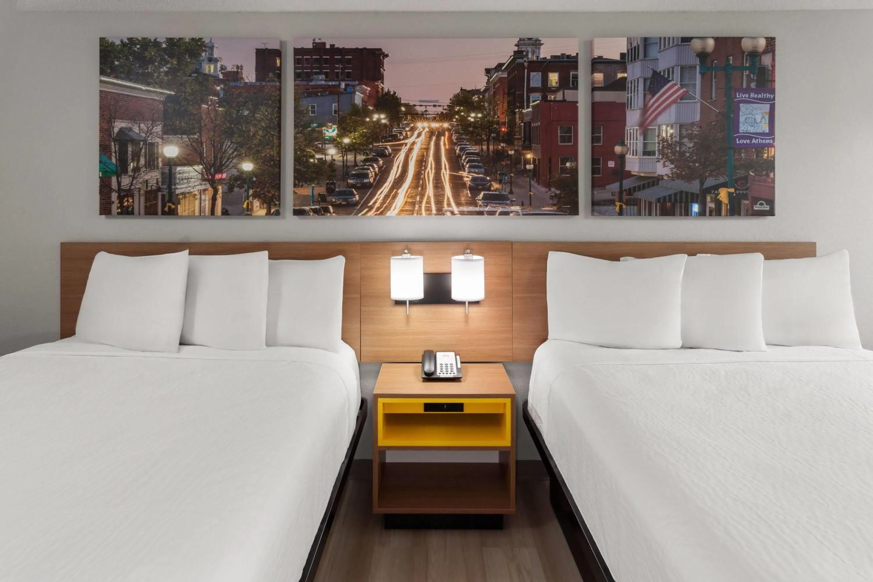 Photo of the whole room, Bed in Days Inn & Suites by Wyndham Kaukauna WI