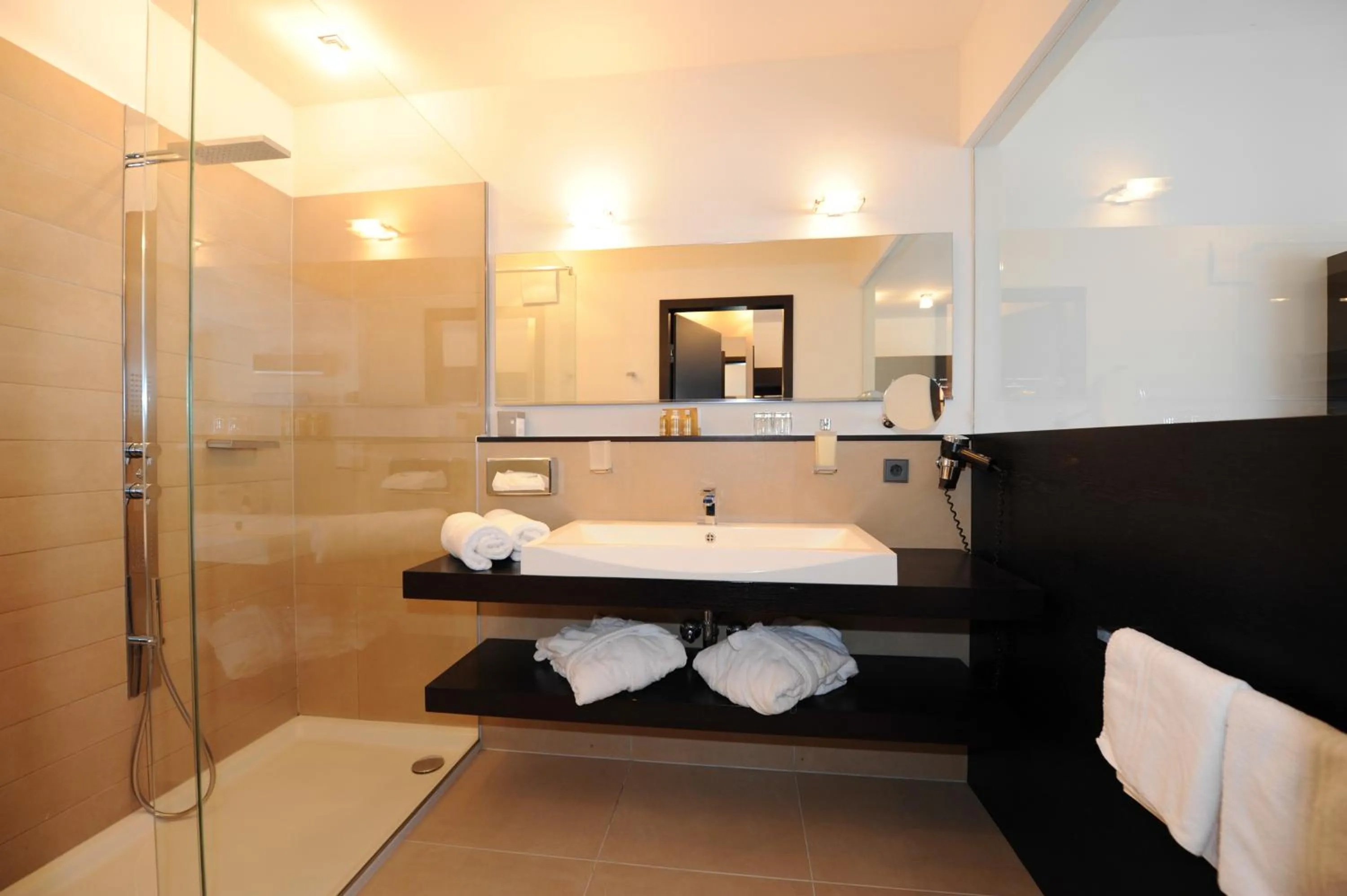 Bathroom in Hotel Vier Jahreszeiten