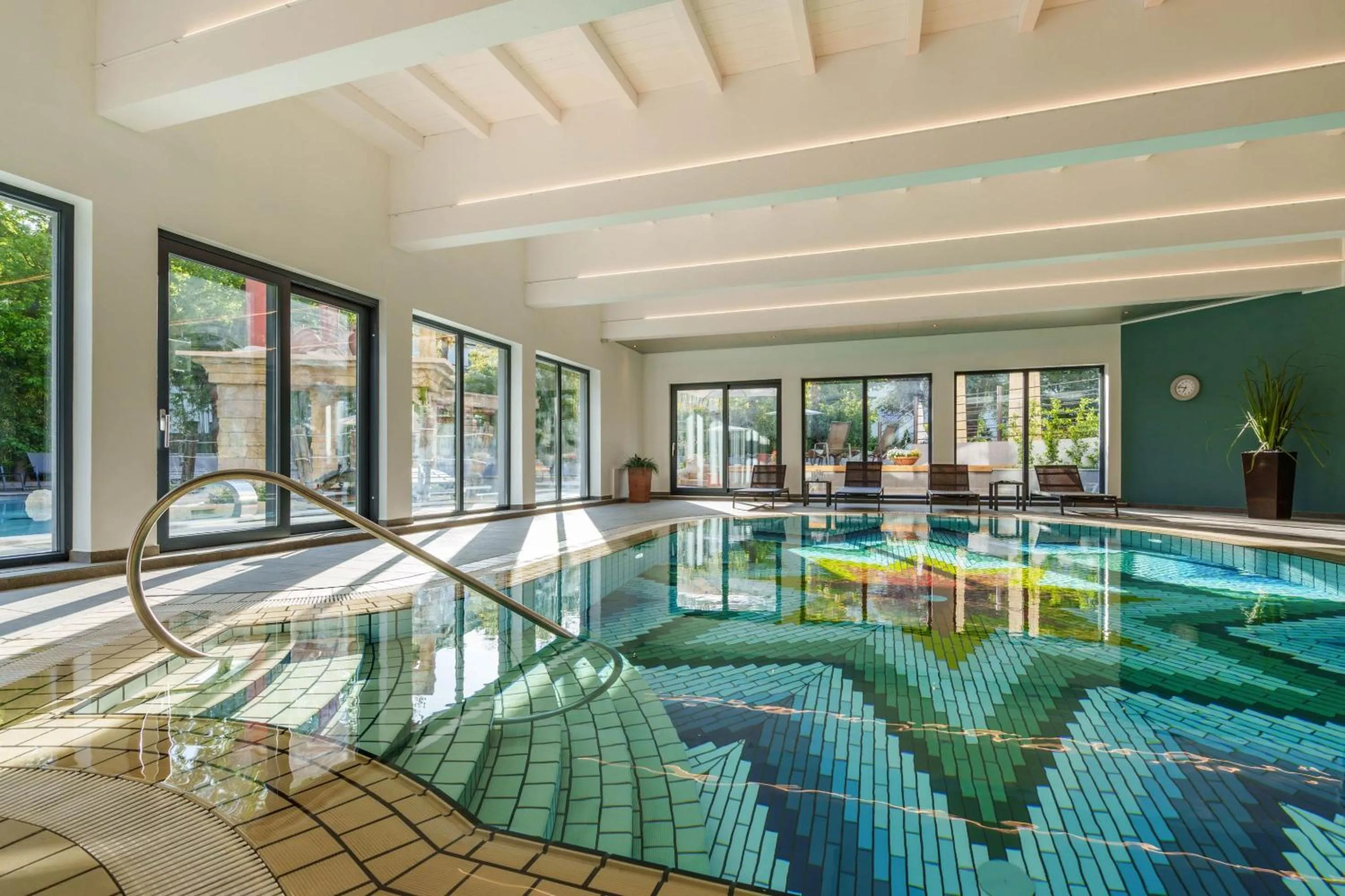 Swimming pool in Hotel Vier Jahreszeiten