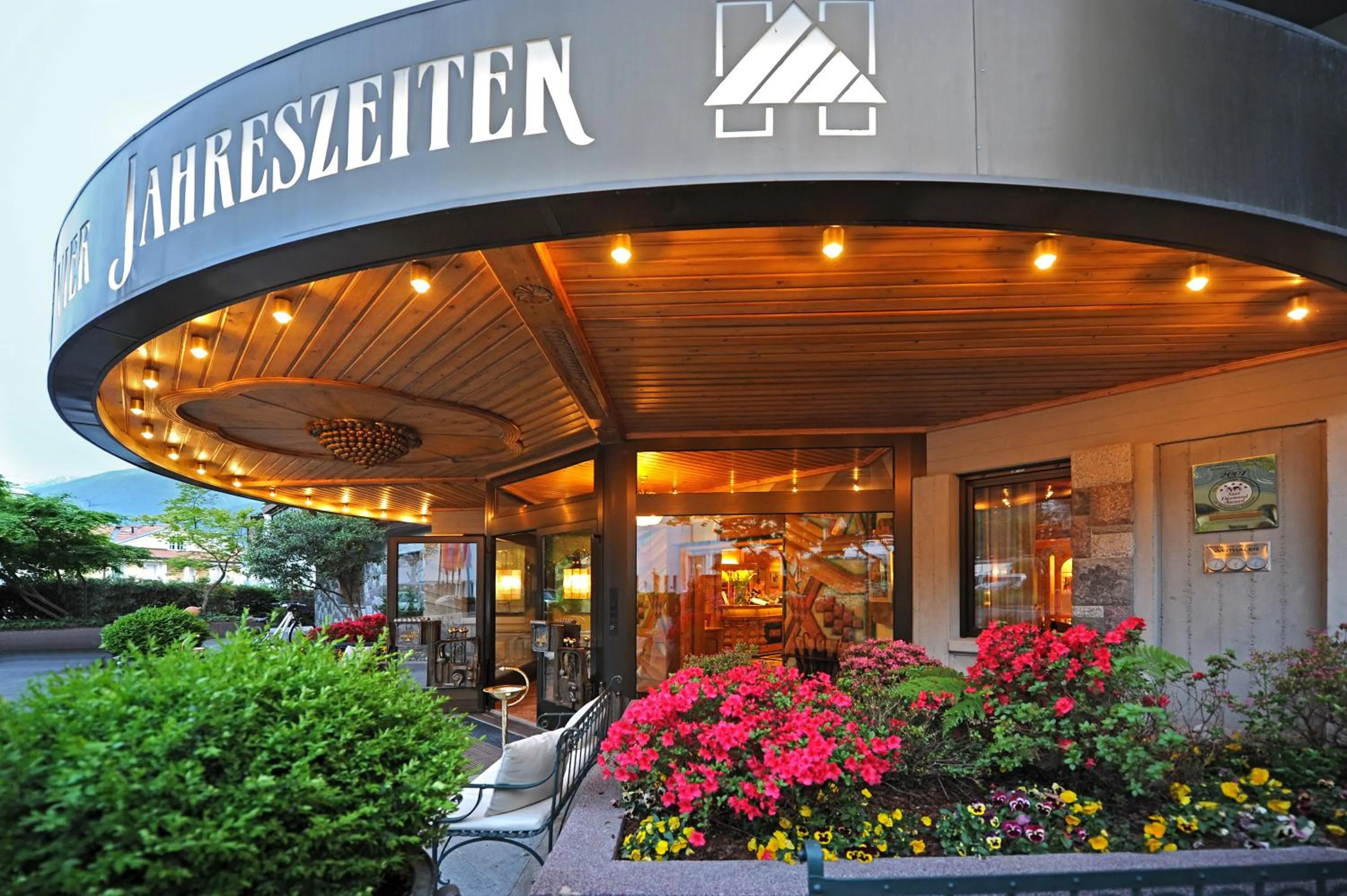 Facade/entrance in Hotel Vier Jahreszeiten