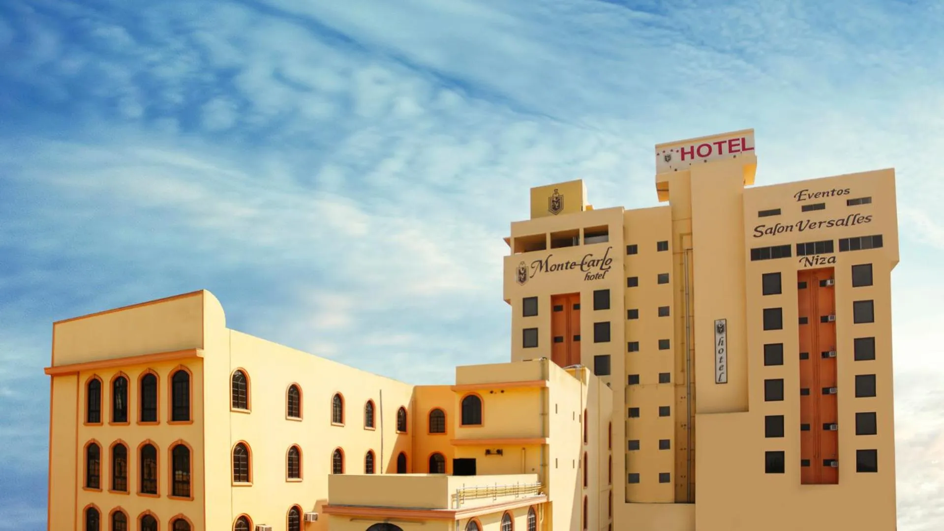 Facade/entrance in Hotel Montecarlo