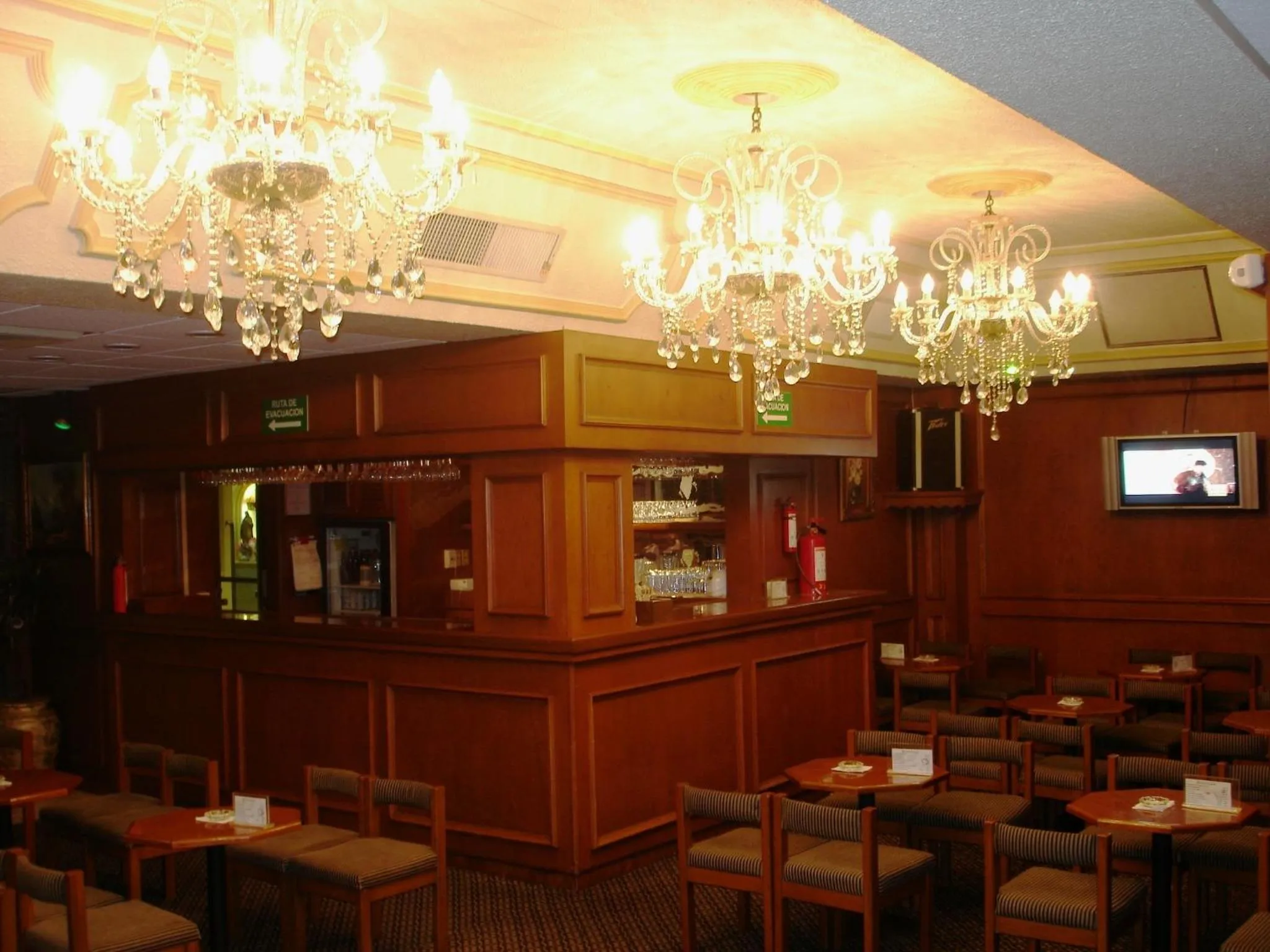 Restaurant/Places to Eat in Hotel Montecarlo