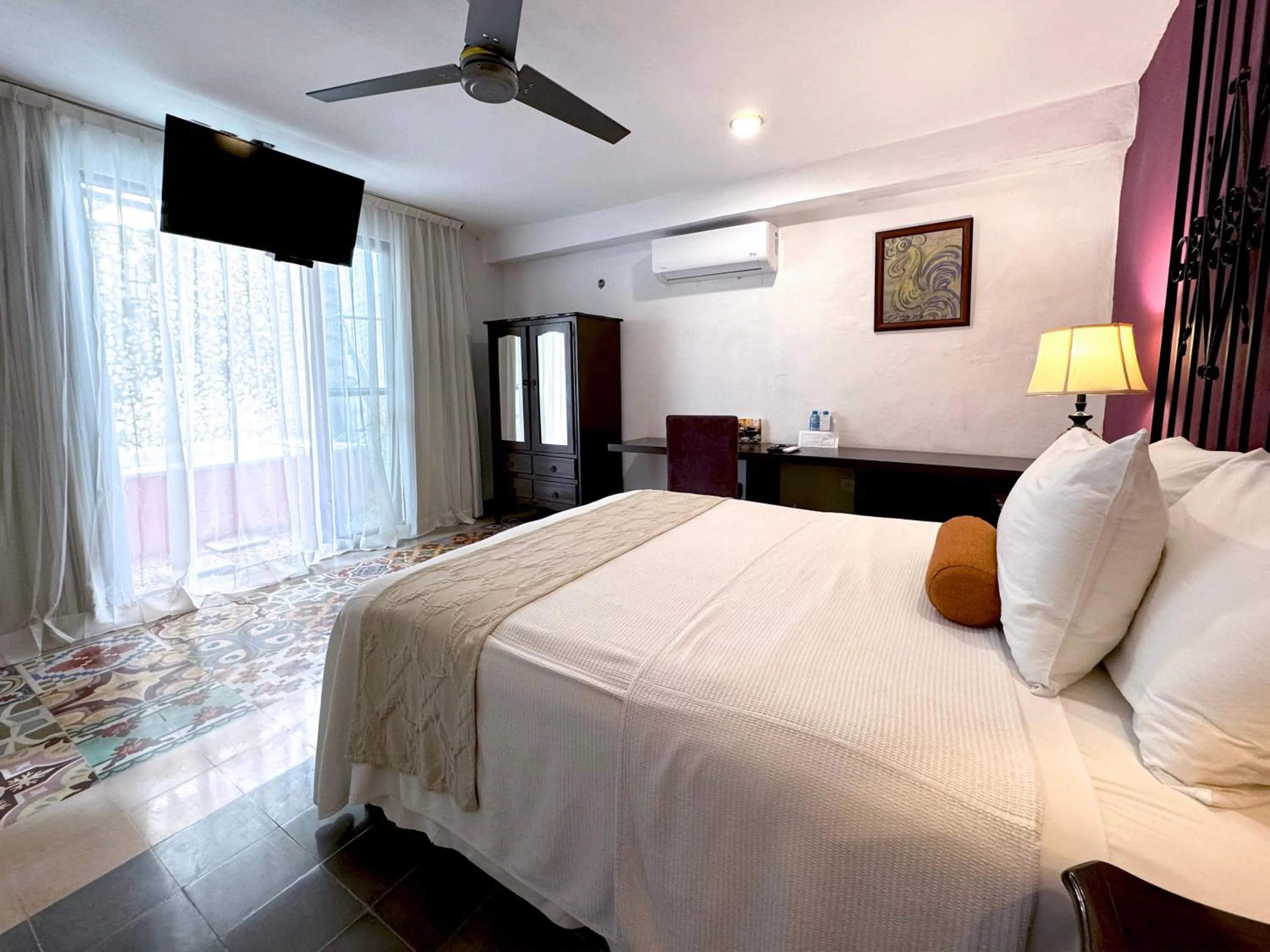 TV and multimedia, Bed in Art 57 Hotel - Adults Only