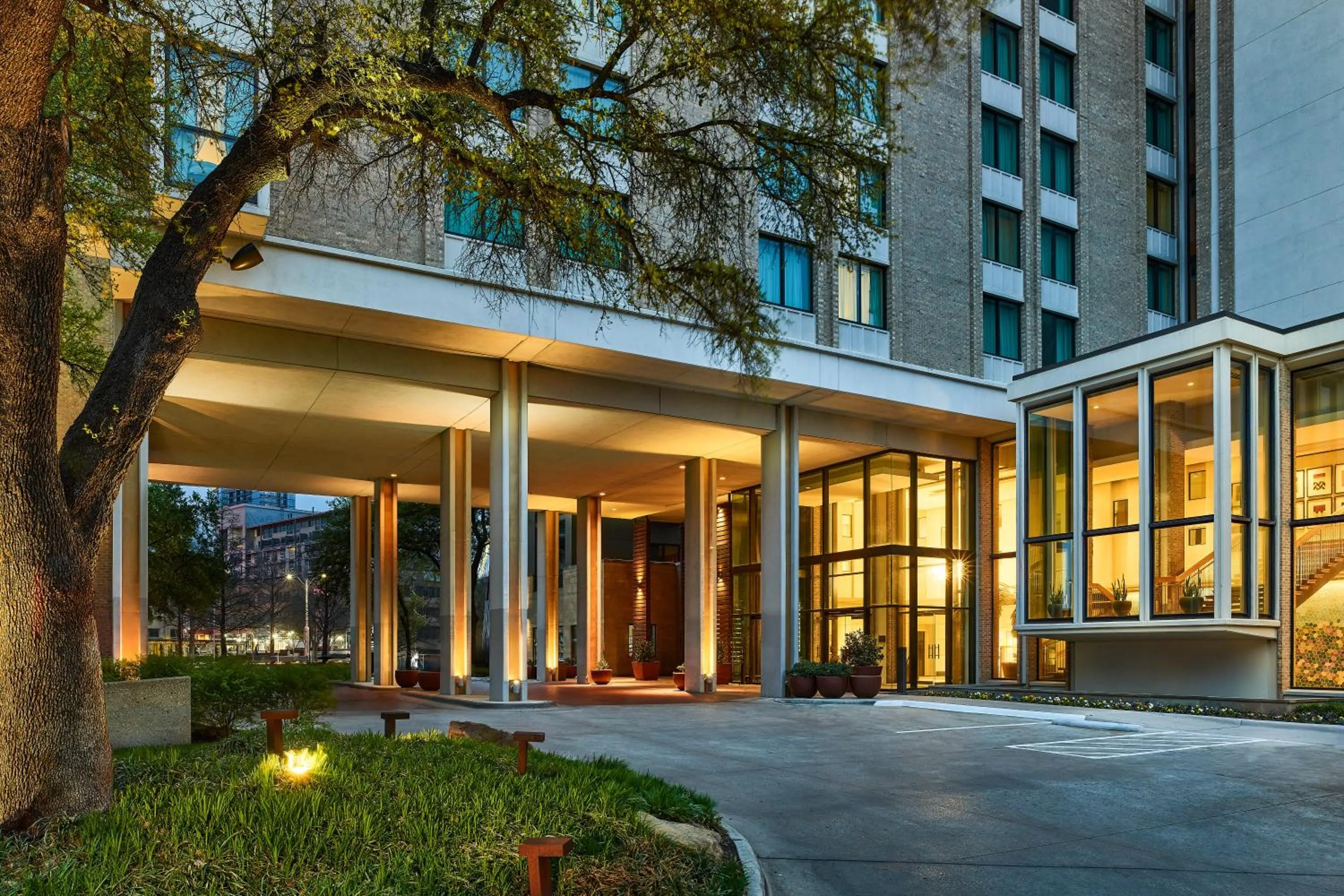 Facade/entrance in The Highland Dallas, Curio Collection by Hilton