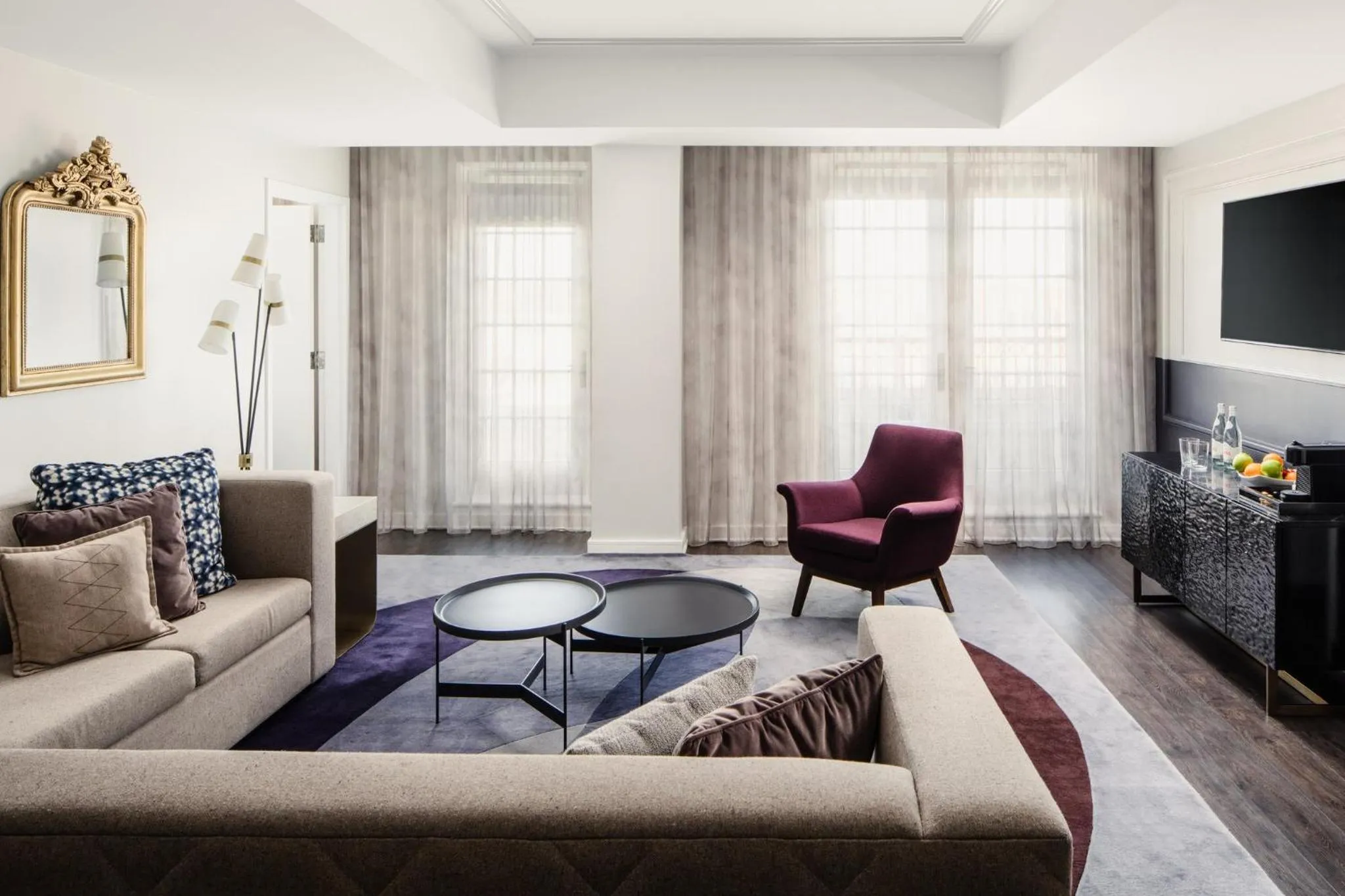 Living room in Archer Hotel Old Town Alexandria