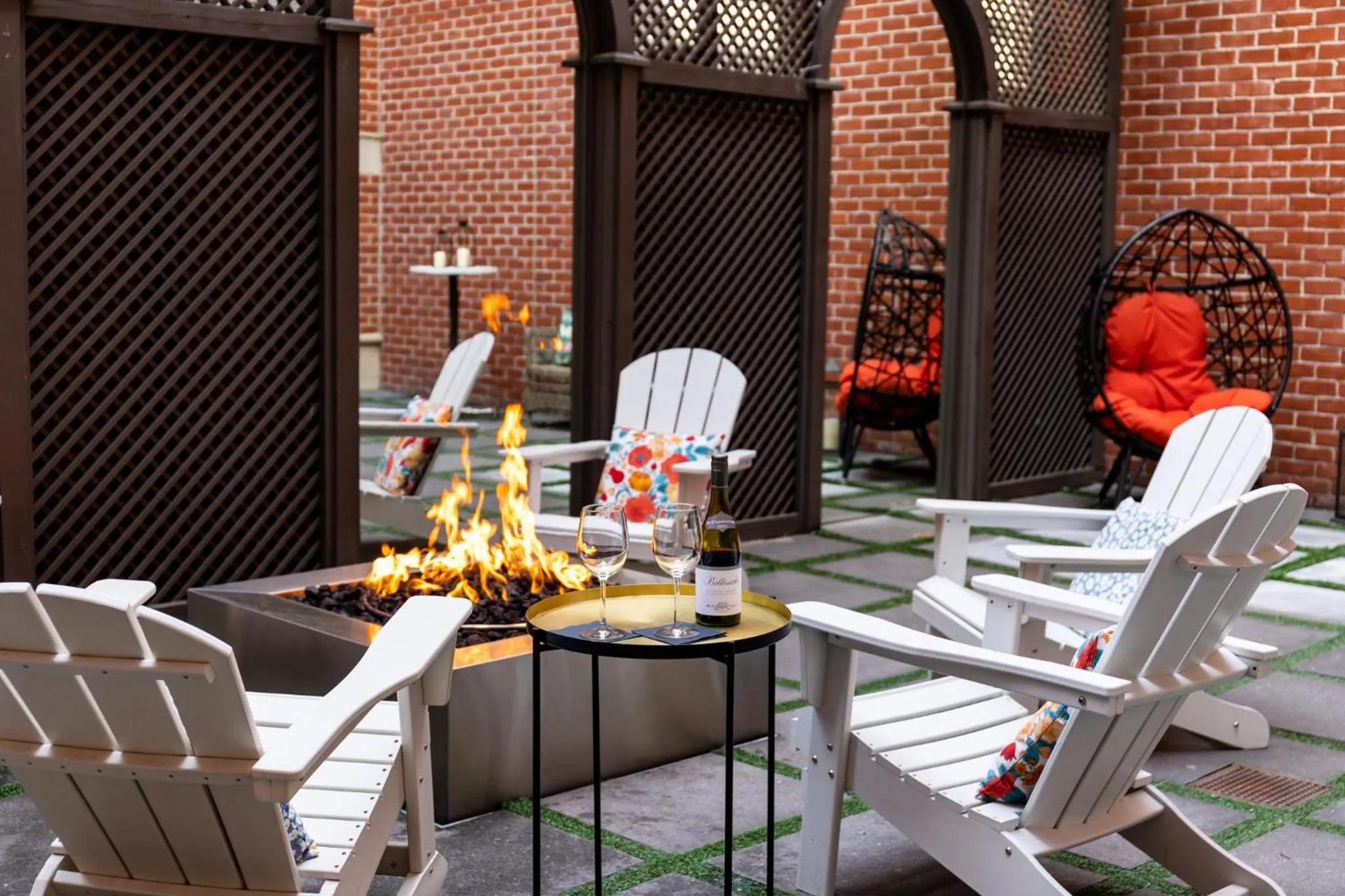 Inner courtyard view in Archer Hotel Old Town Alexandria