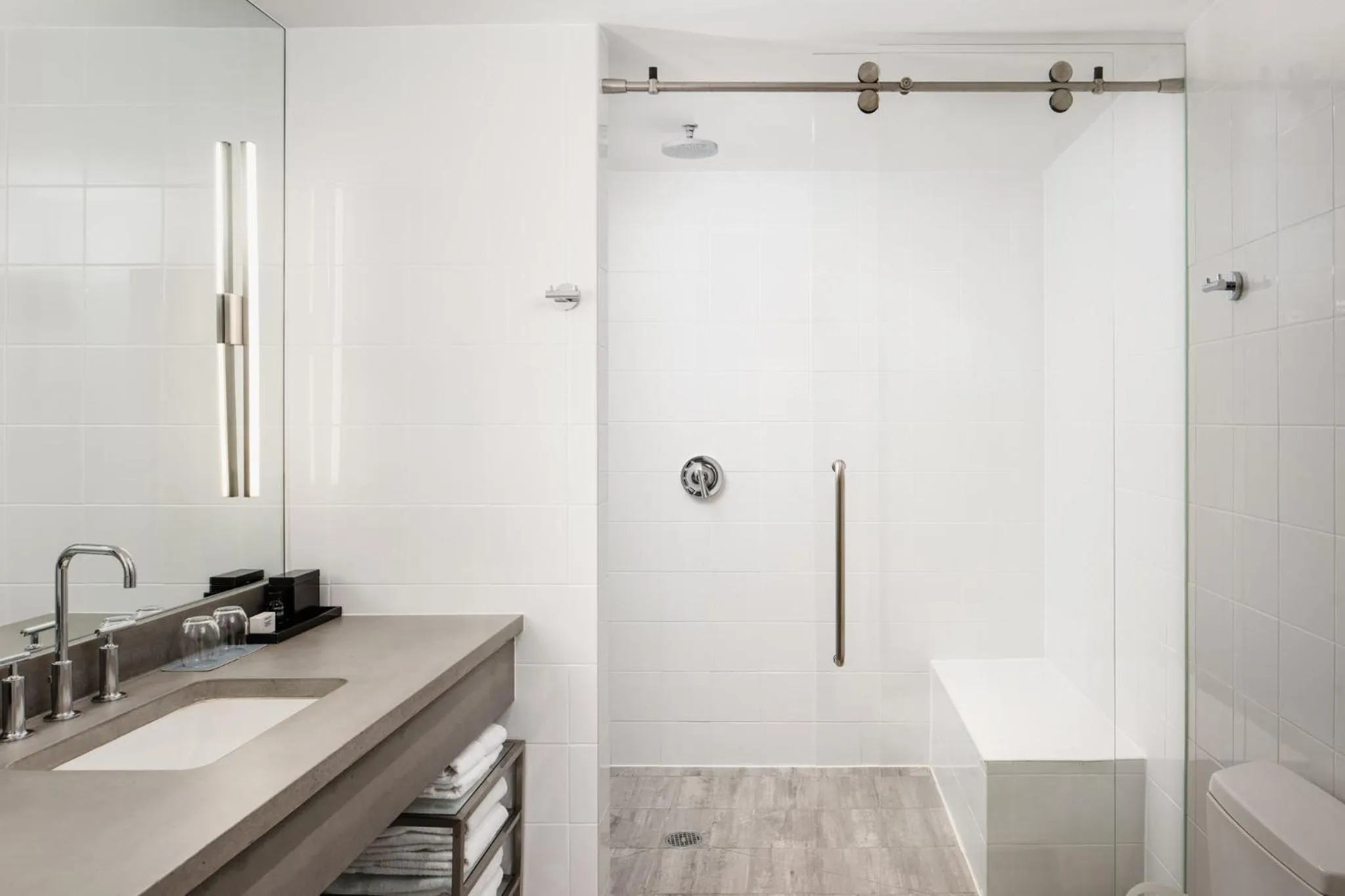 Shower in Archer Hotel Old Town Alexandria