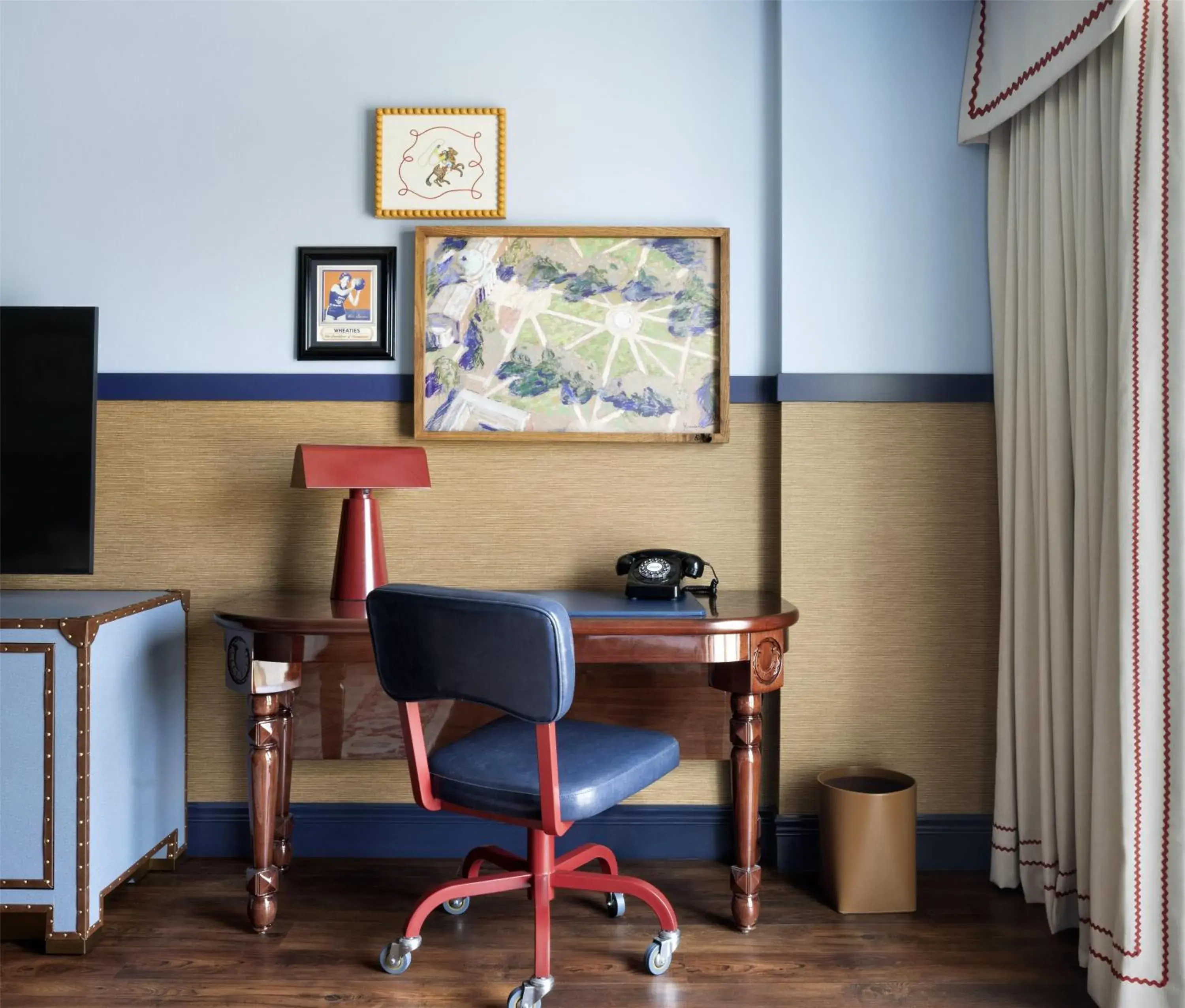 Graduate King Room with University View in Graduate by Hilton Dallas Graduate King Room with University View in Graduate by Hilton Dallas