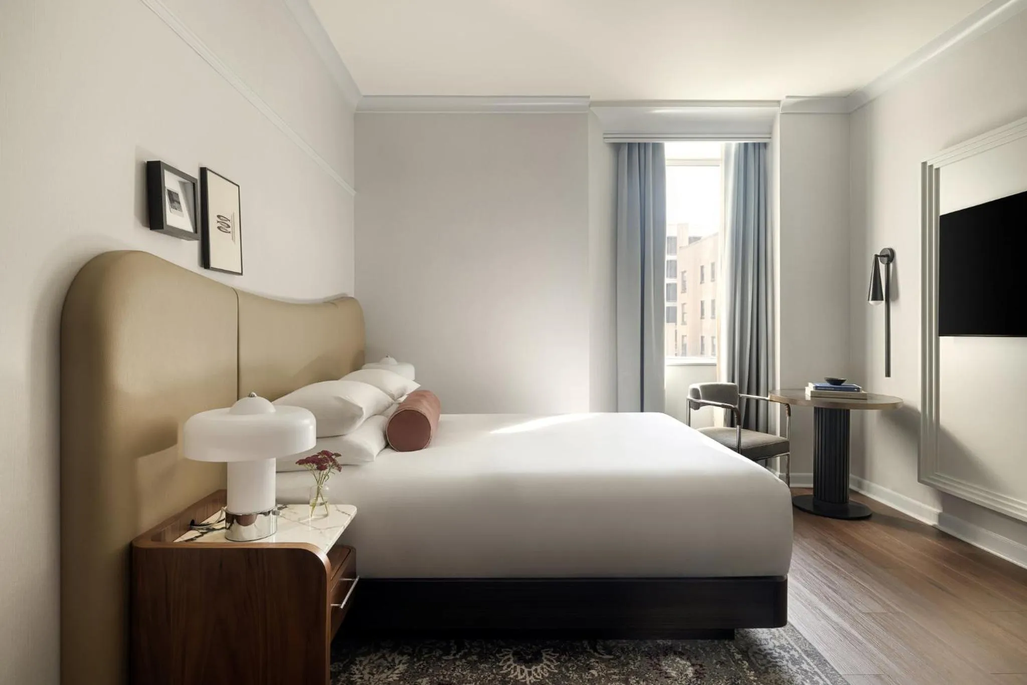 Photo of the whole room, Bed in Kimpton Hotel Monaco Seattle by IHG