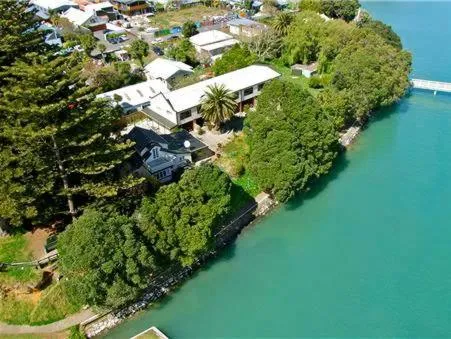 Bow Street Apartments & Cottage