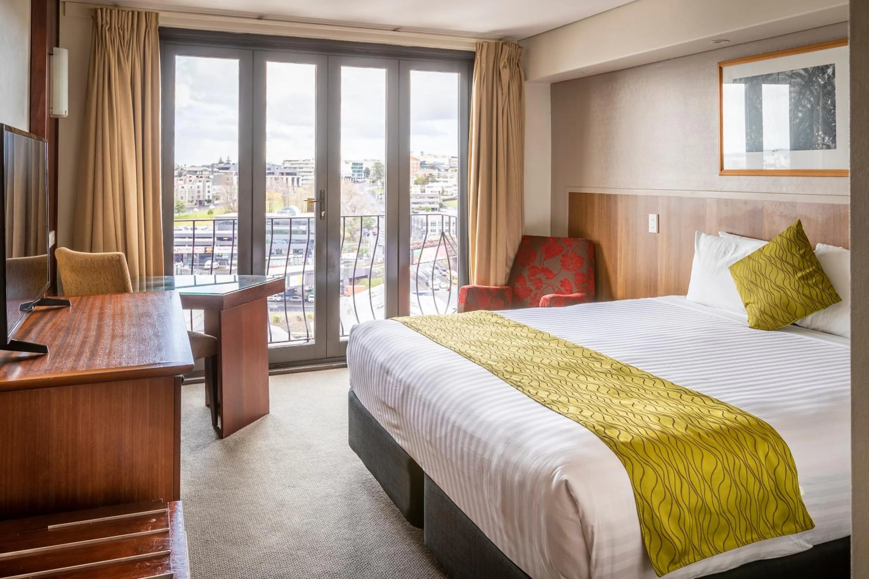 View (from property/room), Bed in Copthorne Hotel Auckland City