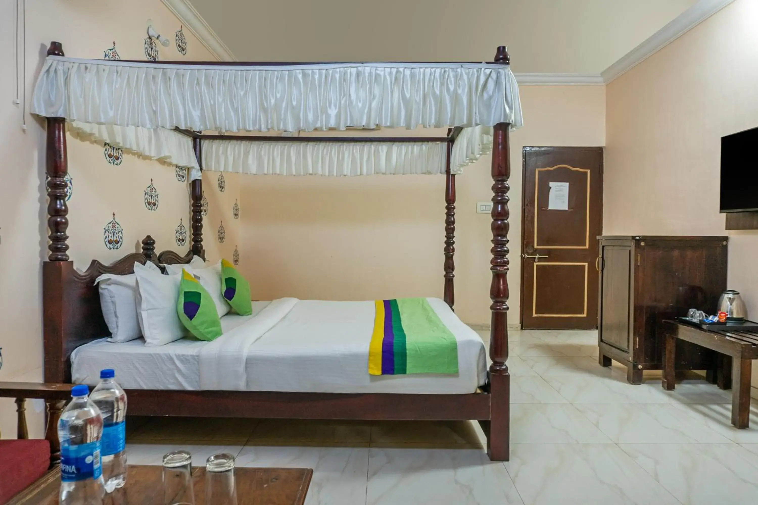 Deluxe Double Room in Treebo Kumbhal Castle, 2 Km From Kumbalgarh Fort Deluxe Double Room in Treebo Kumbhal Castle, 2 Km From Kumbalgarh Fort