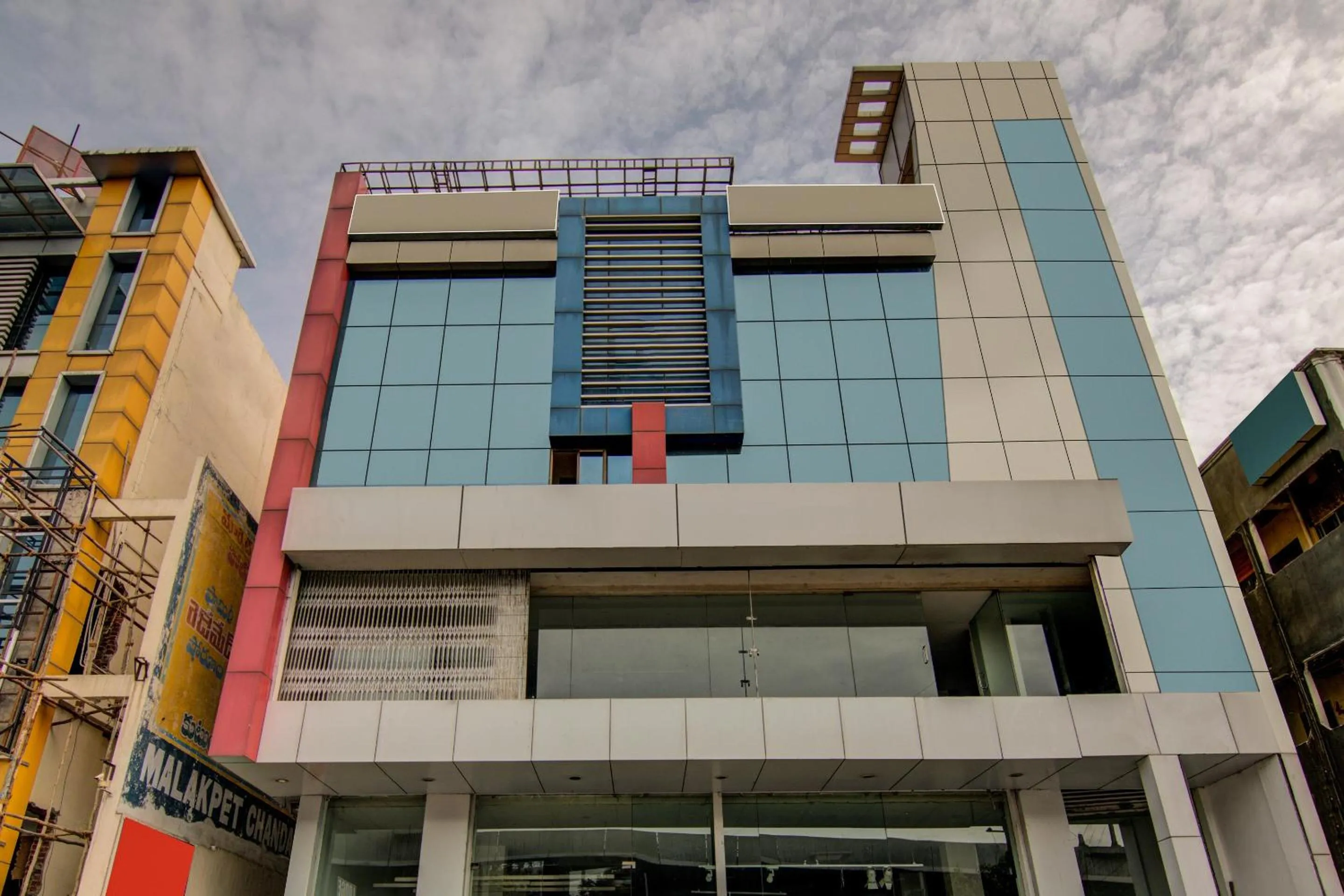 Facade/entrance in Hotel O Mayur's Residency Near Malkpet