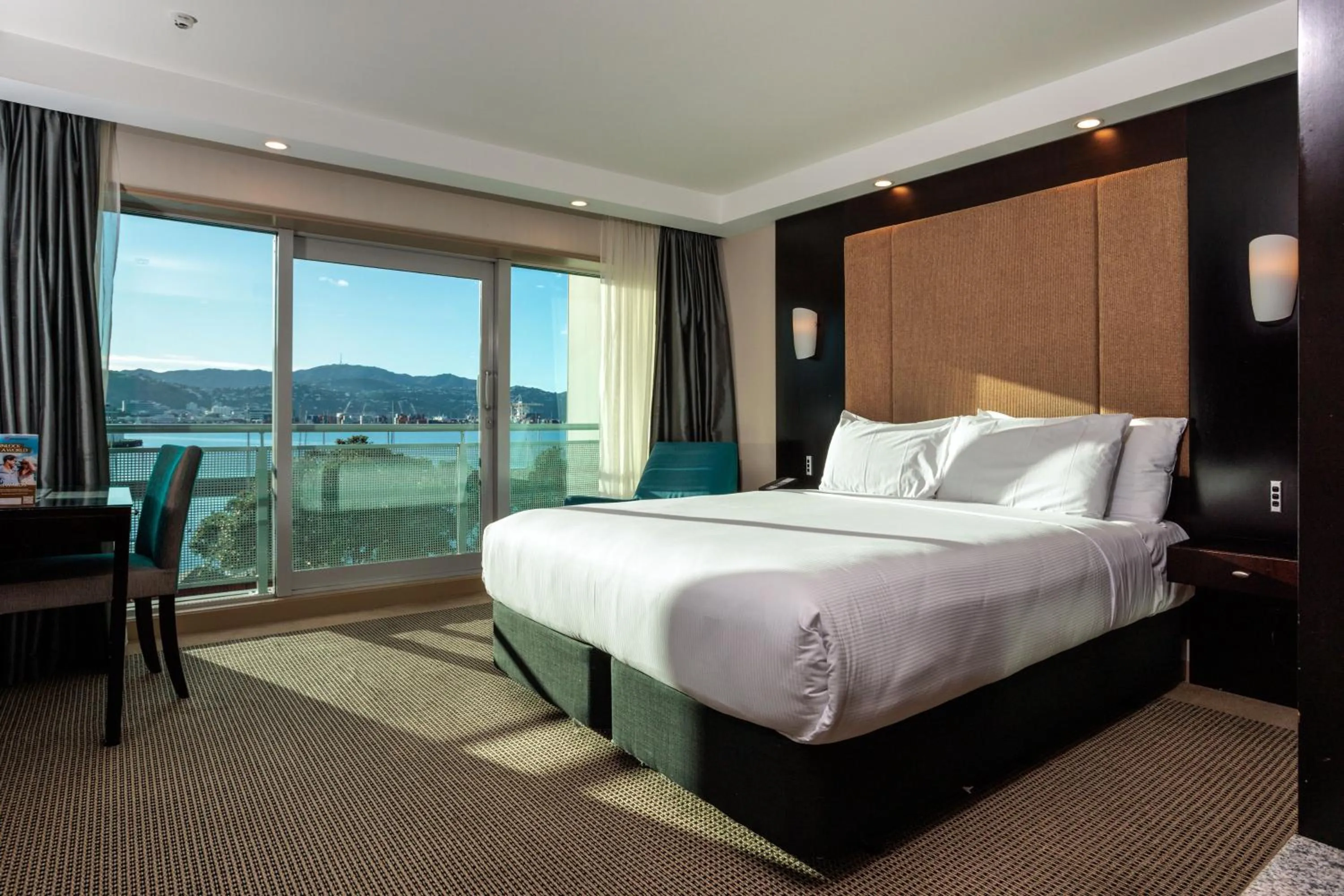 Deluxe Harbourview Twin in Copthorne Hotel Wellington, Oriental Bay