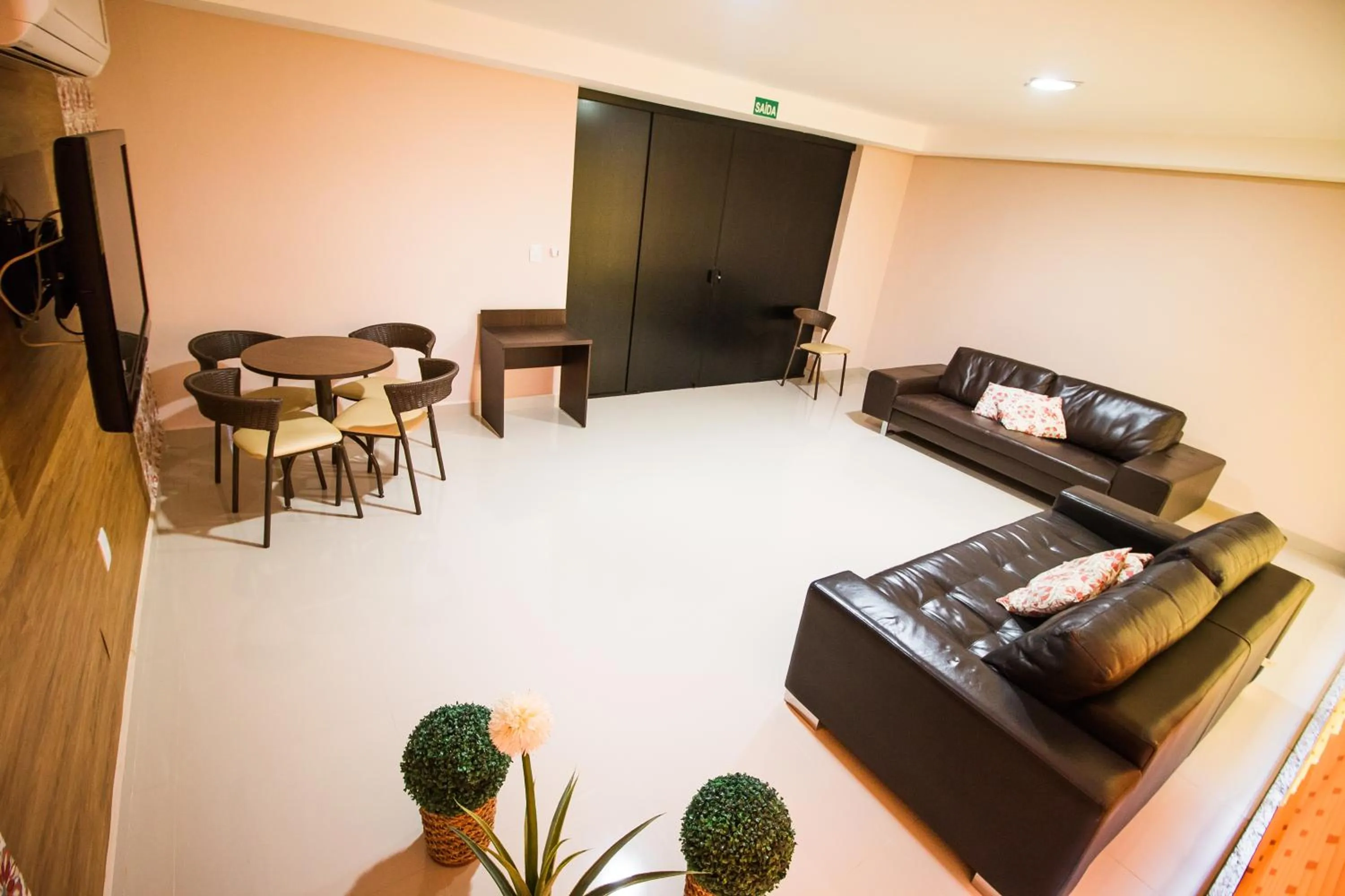 Communal lounge/ TV room in Hotel Nativo